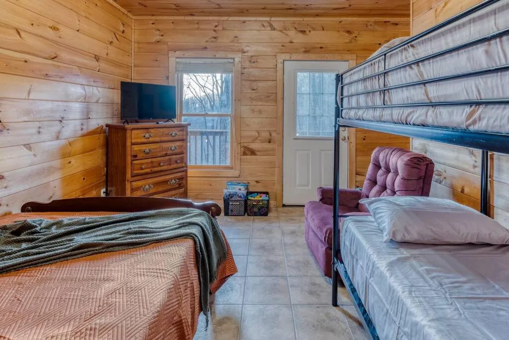 Photo of the whole room, Bed in MTN Cabin Sleeps 10 - 5 Mins To Fishing & Camping