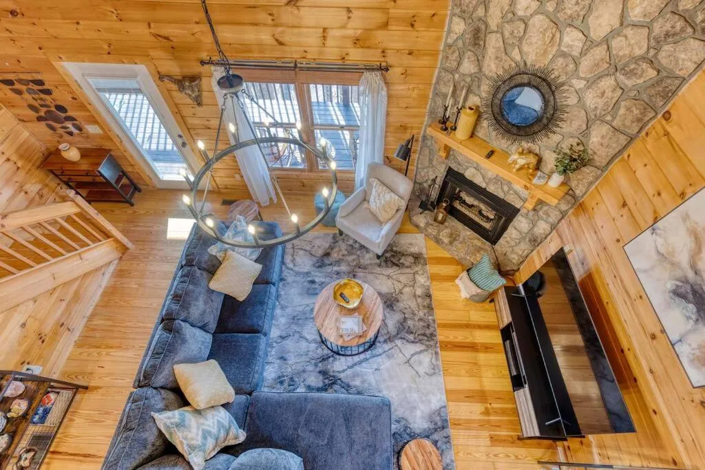 Living room in MTN Cabin Sleeps 10 - 5 Mins To Fishing & Camping