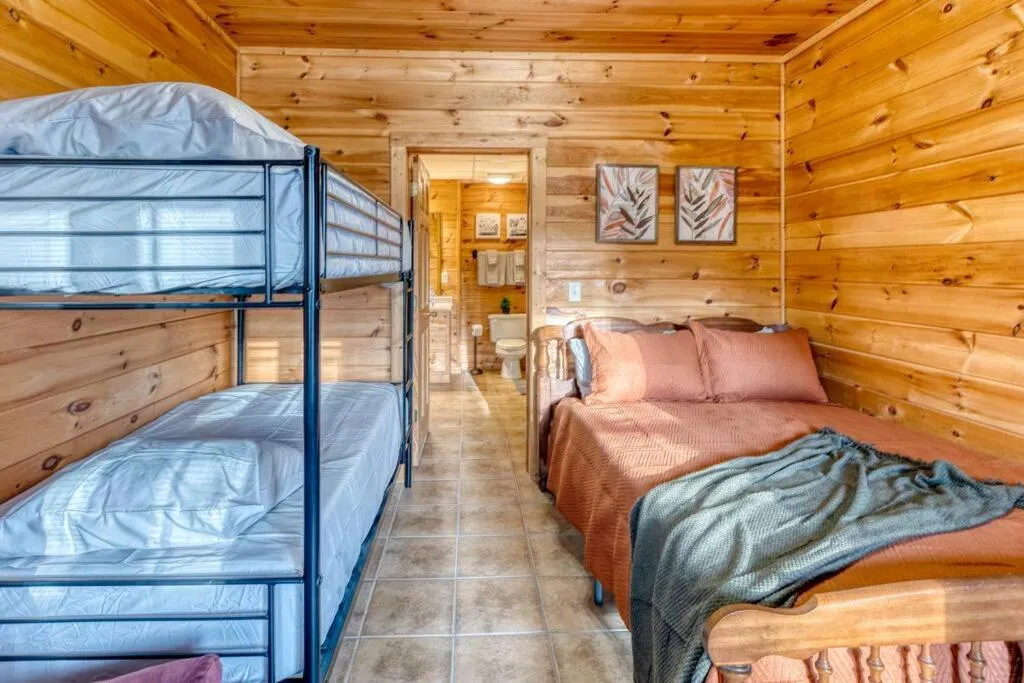 bunk bed, Bed in MTN Cabin Sleeps 10 - 5 Mins To Fishing & Camping