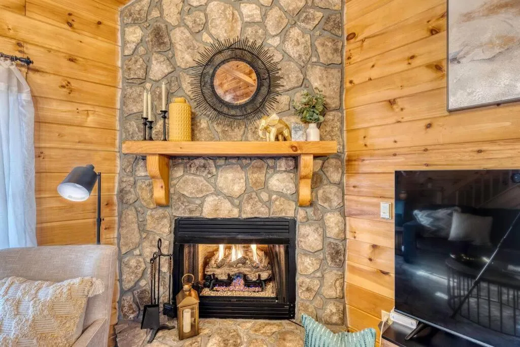 flat iron in MTN Cabin Sleeps 10 - 5 Mins To Fishing & Camping