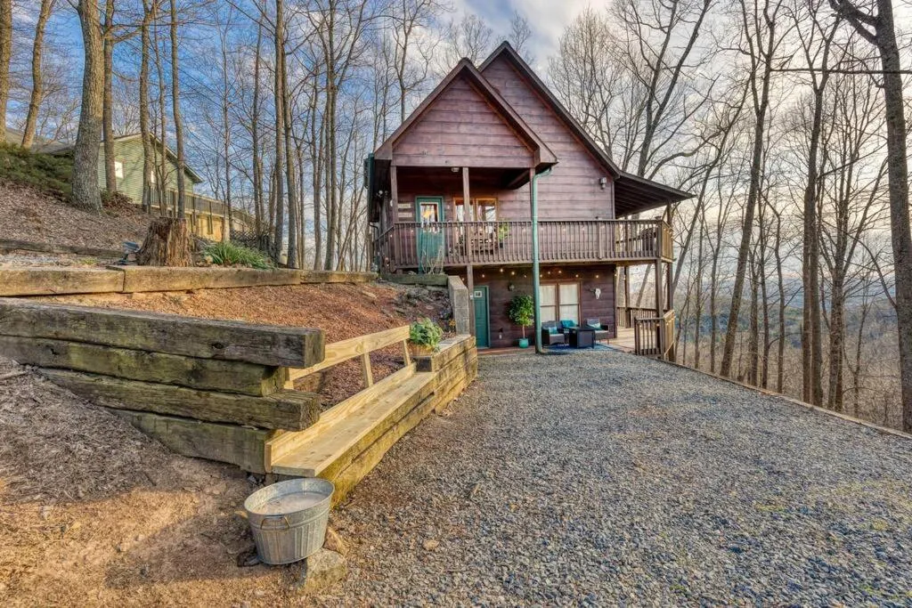 Property building in MTN Cabin Sleeps 10 - 5 Mins To Fishing & Camping