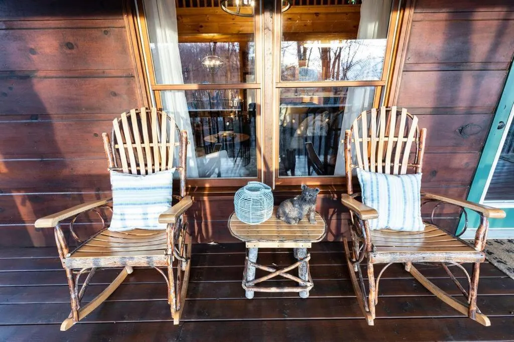 Patio in MTN Cabin Sleeps 10 - 5 Mins To Fishing & Camping