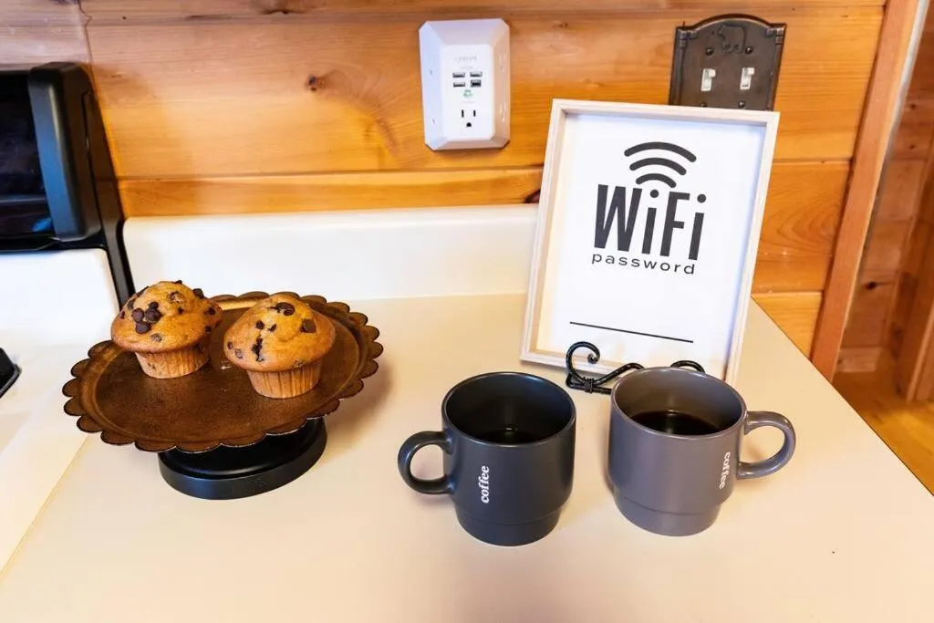 Coffee/tea facilities in MTN Cabin Sleeps 10 - 5 Mins To Fishing & Camping