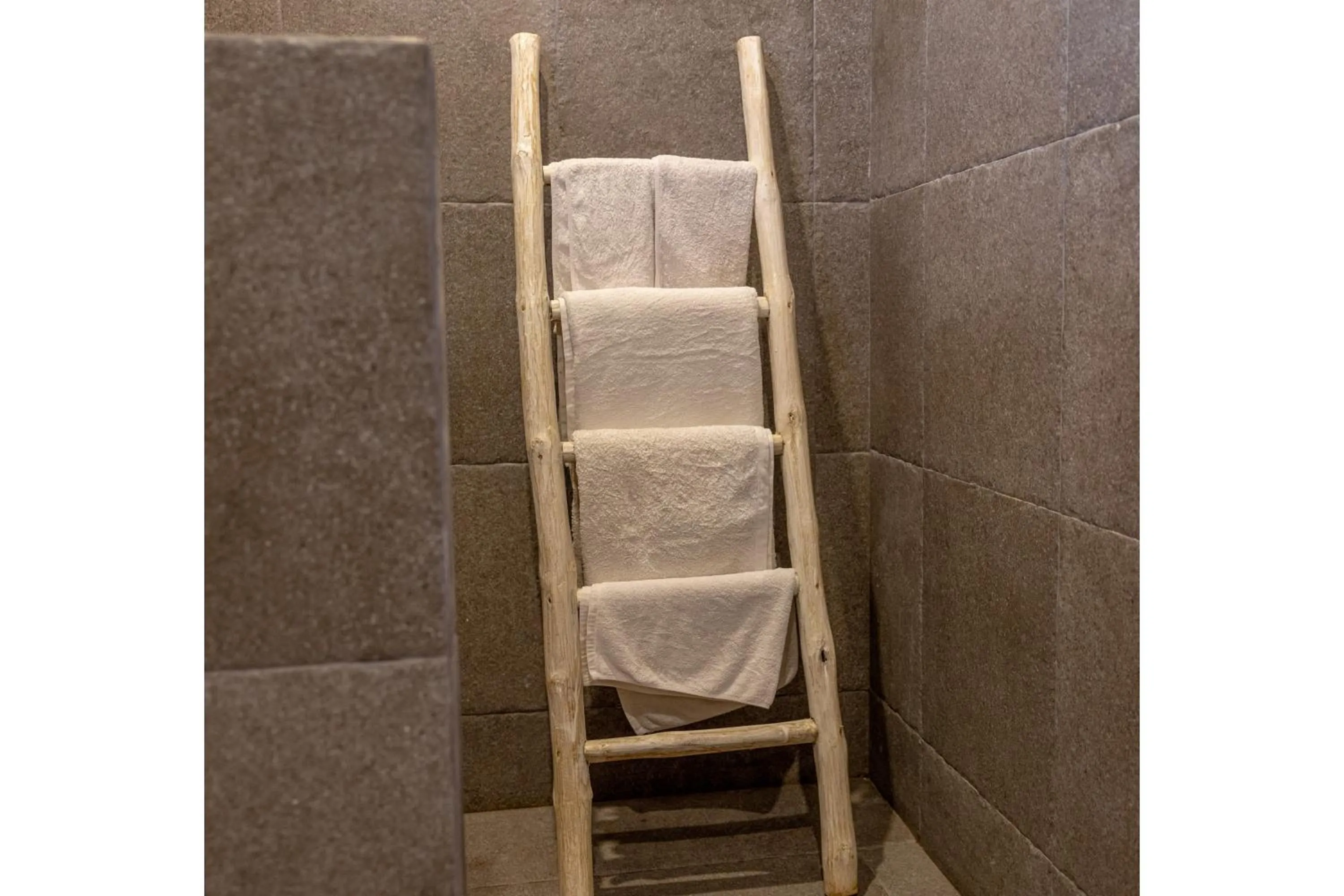 Bathroom in Golden Garuda Cottages
