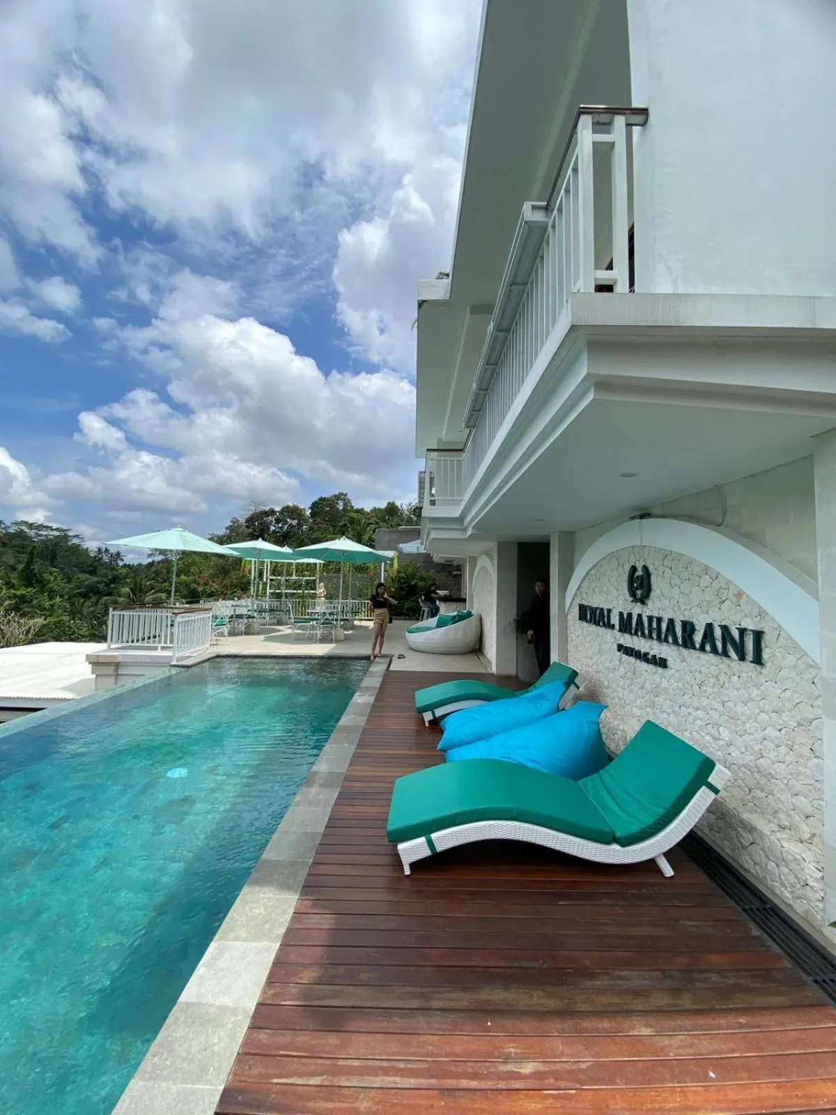 Pool view in Royal Maharani Payogan