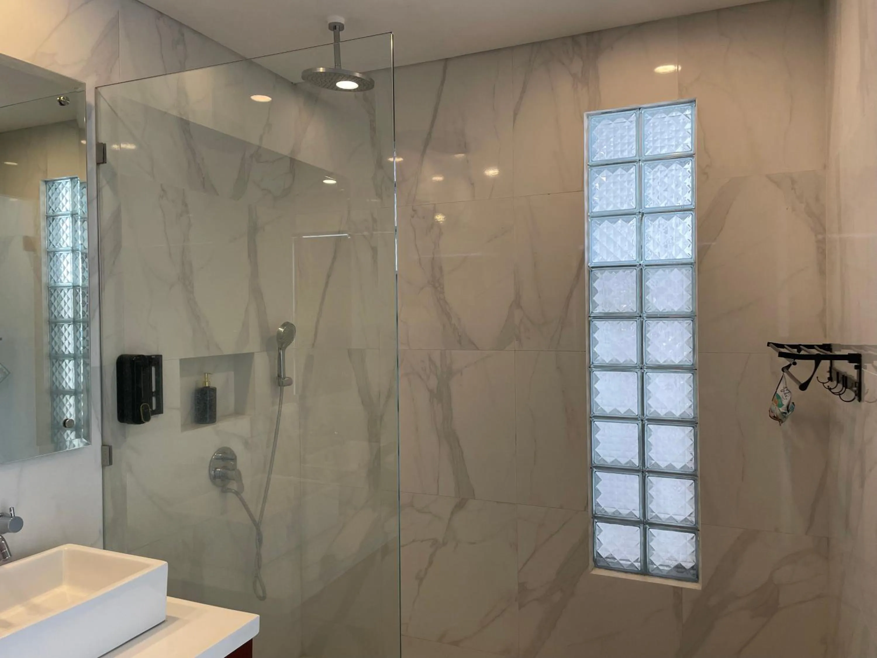 Shower in Royal Maharani Payogan