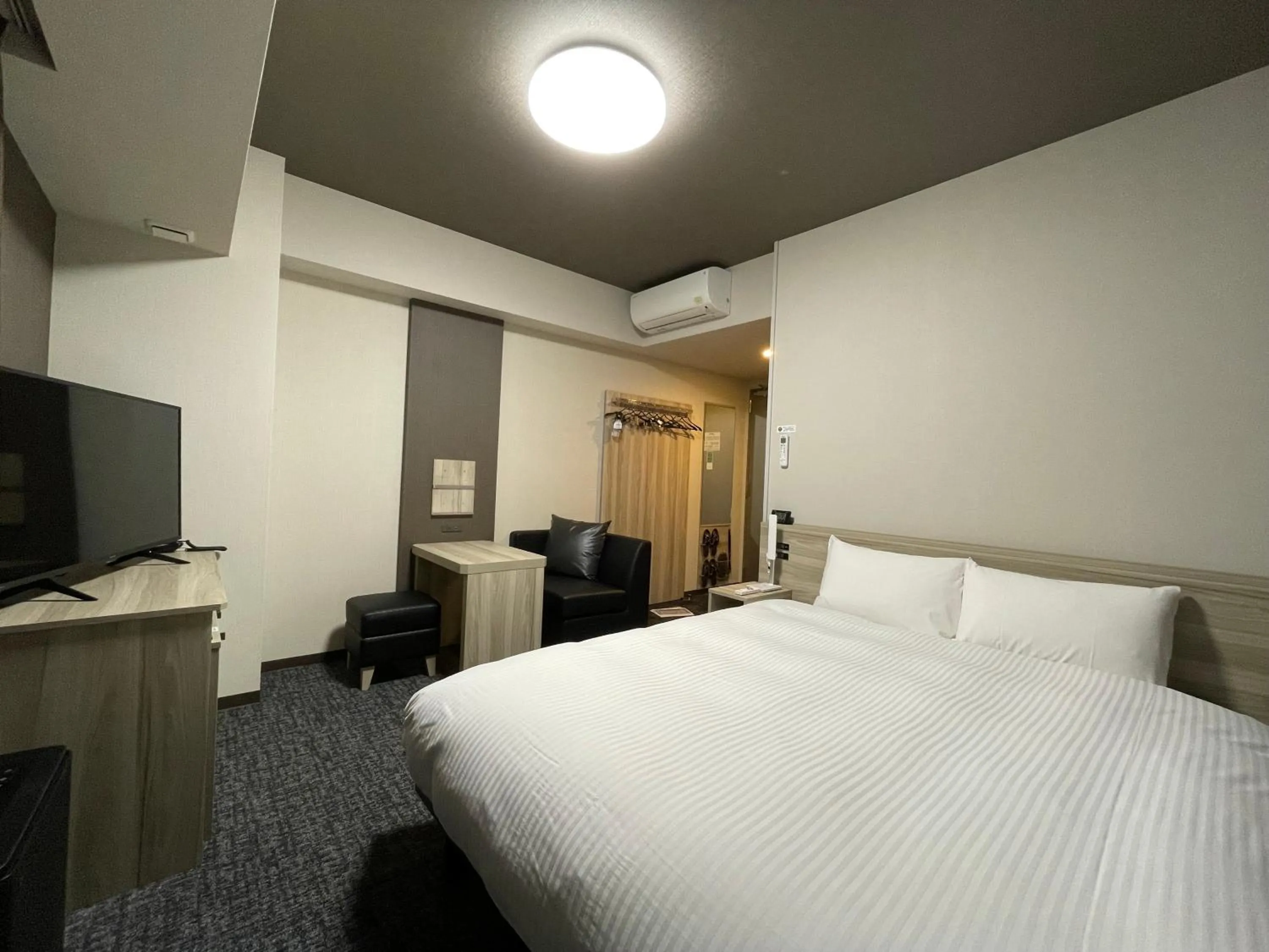 Photo of the whole room, Bed in Hotel Route Inn Mitsuke -Nakanoshima Mitsuke Inter-