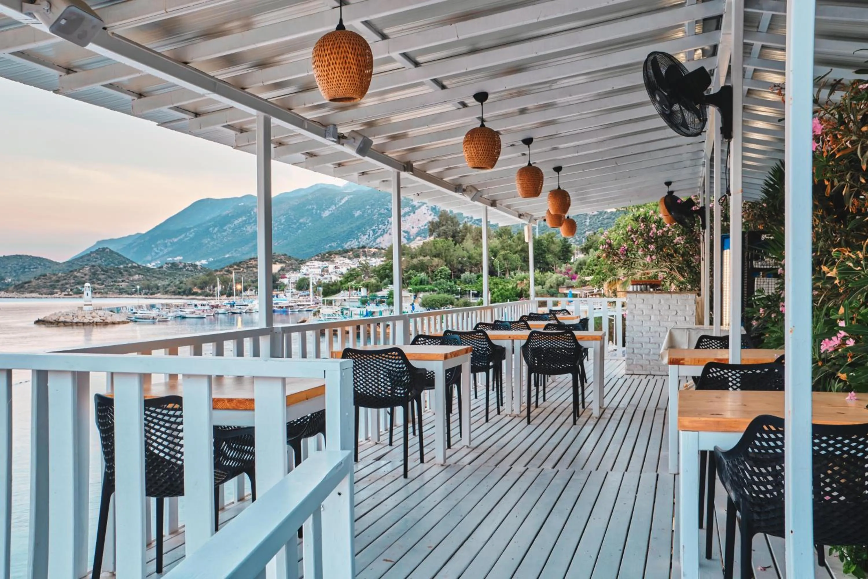 Restaurant/places to eat in Aqua Princess Hotel