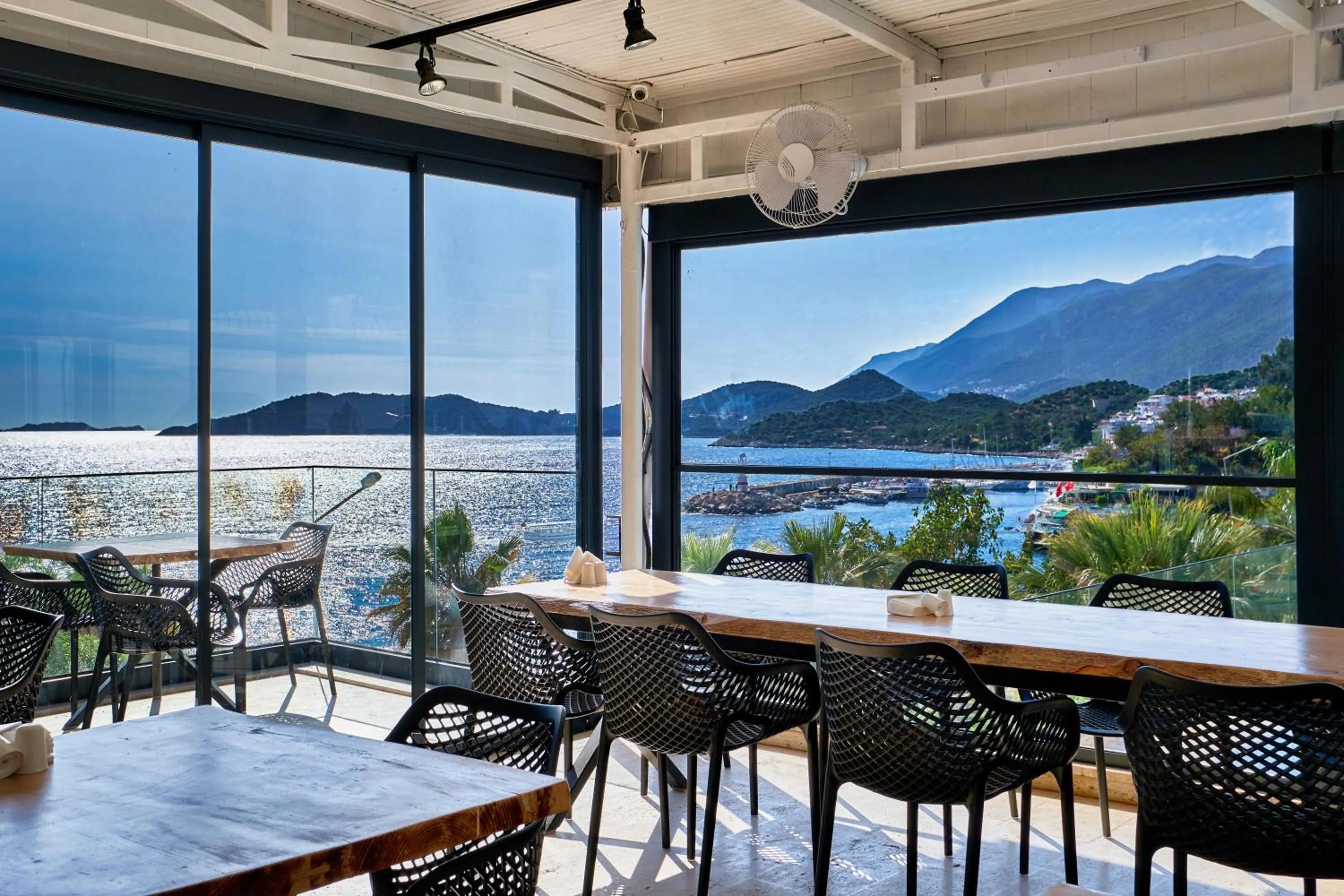 Restaurant/places to eat in Aqua Princess Hotel