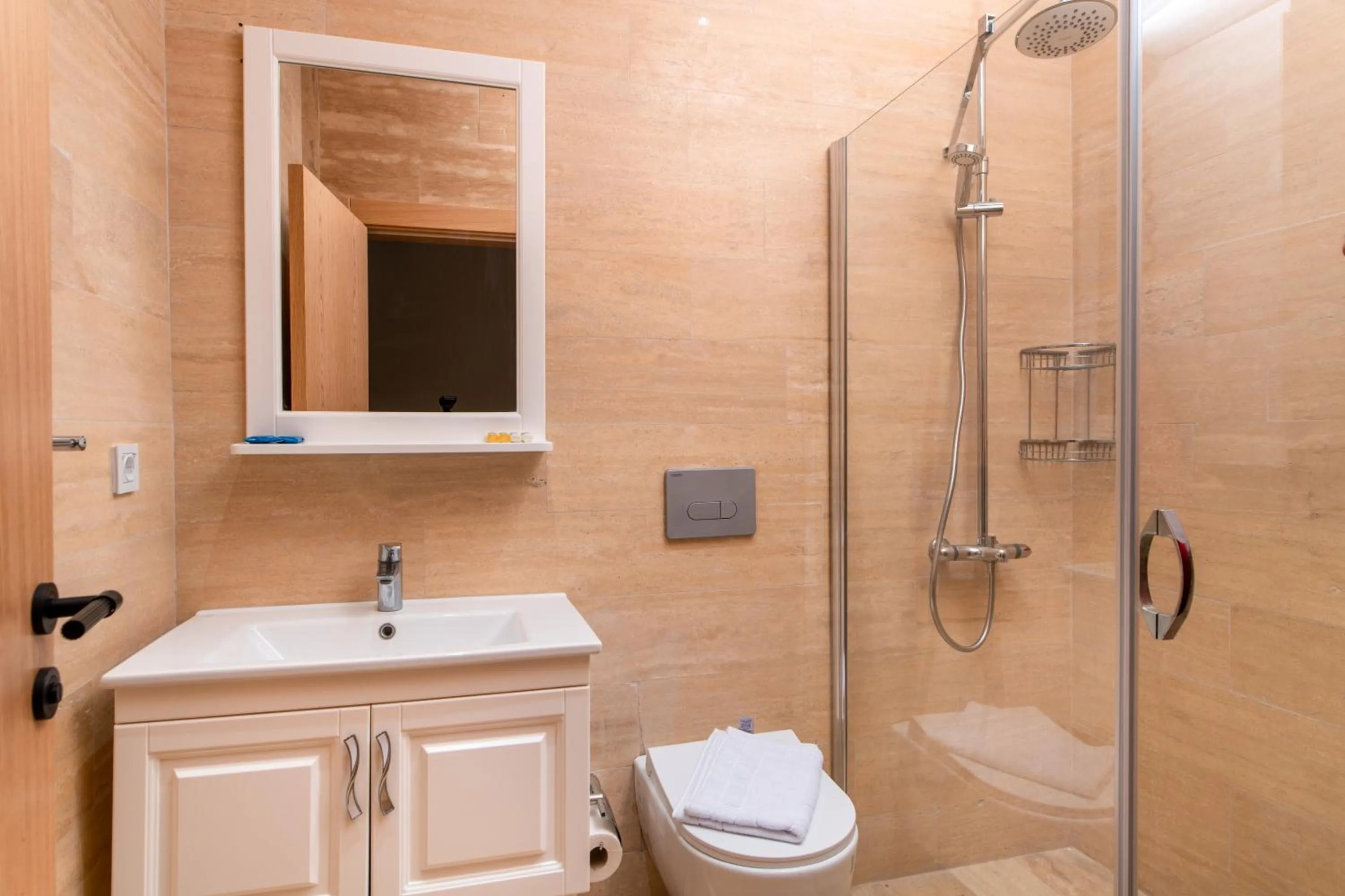 Shower in MARE MARIN BOUTIQUE HOTEL