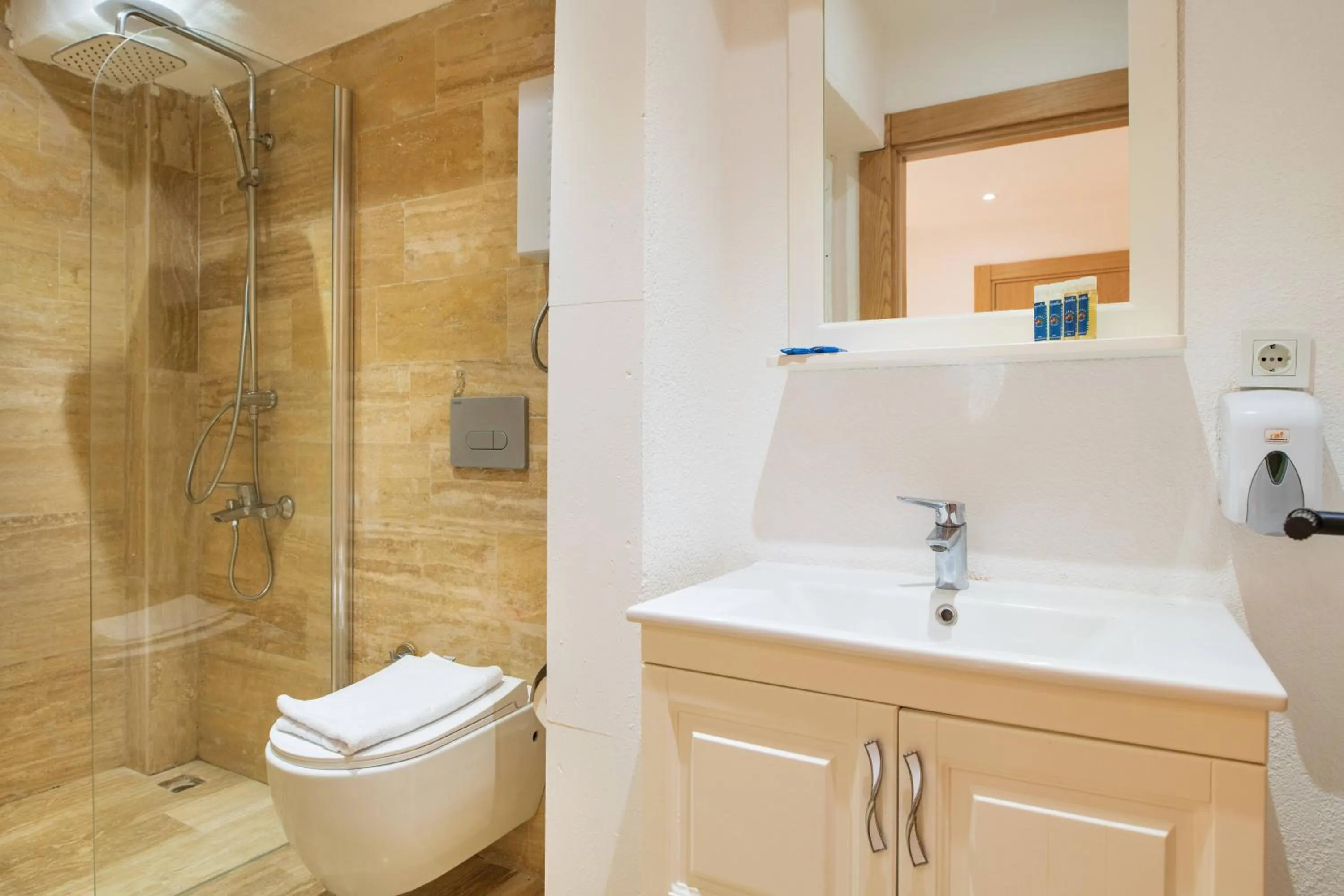 Shower in MARE MARIN BOUTIQUE HOTEL