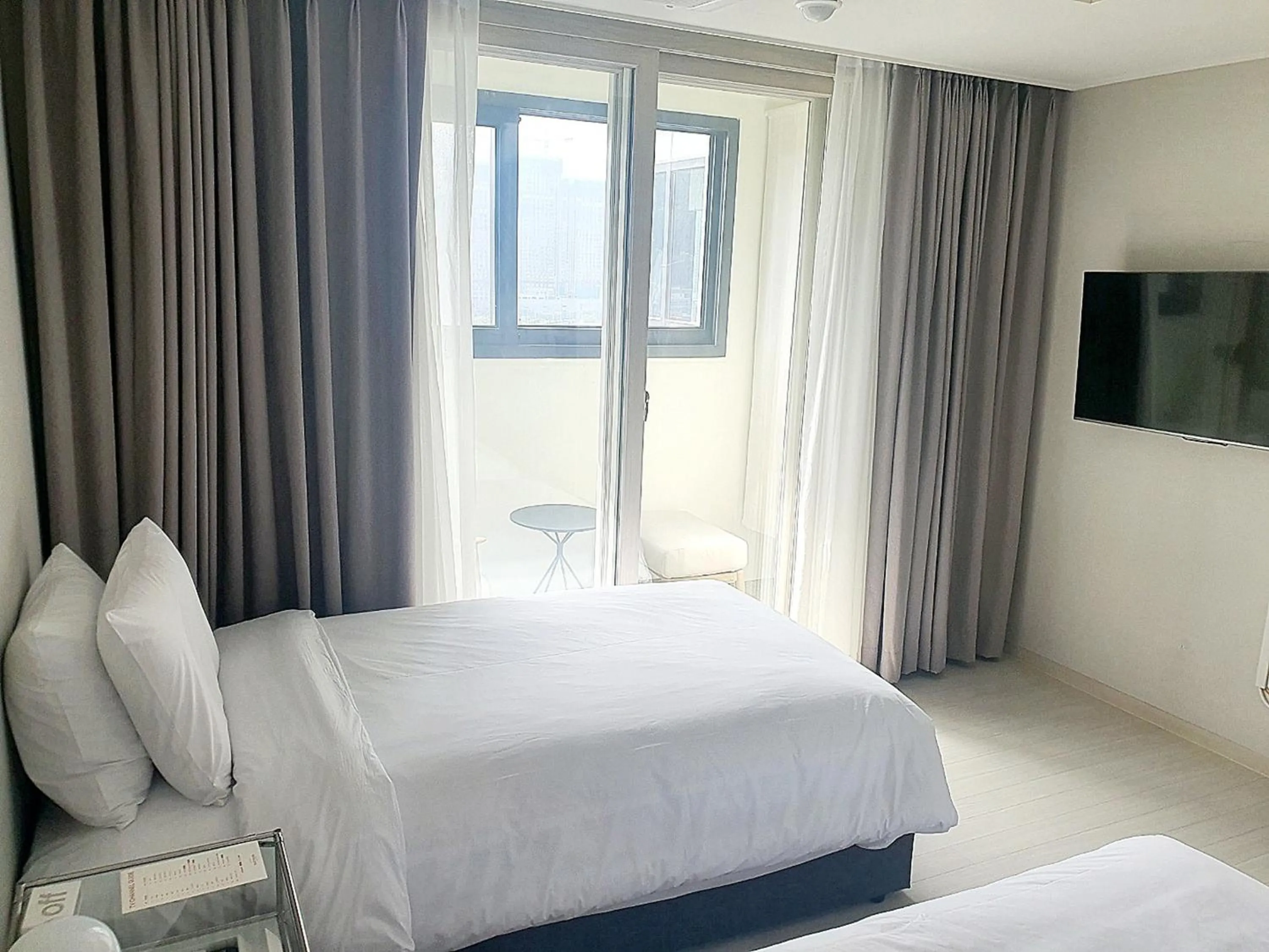 Decorative detail in Shiftdoor Residence Hari