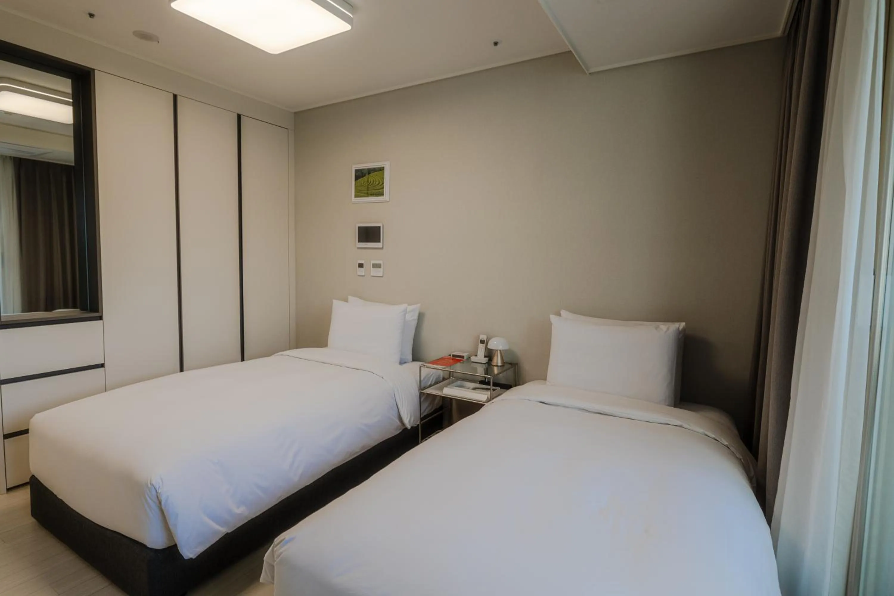 Photo of the whole room in Shiftdoor Residence Hari