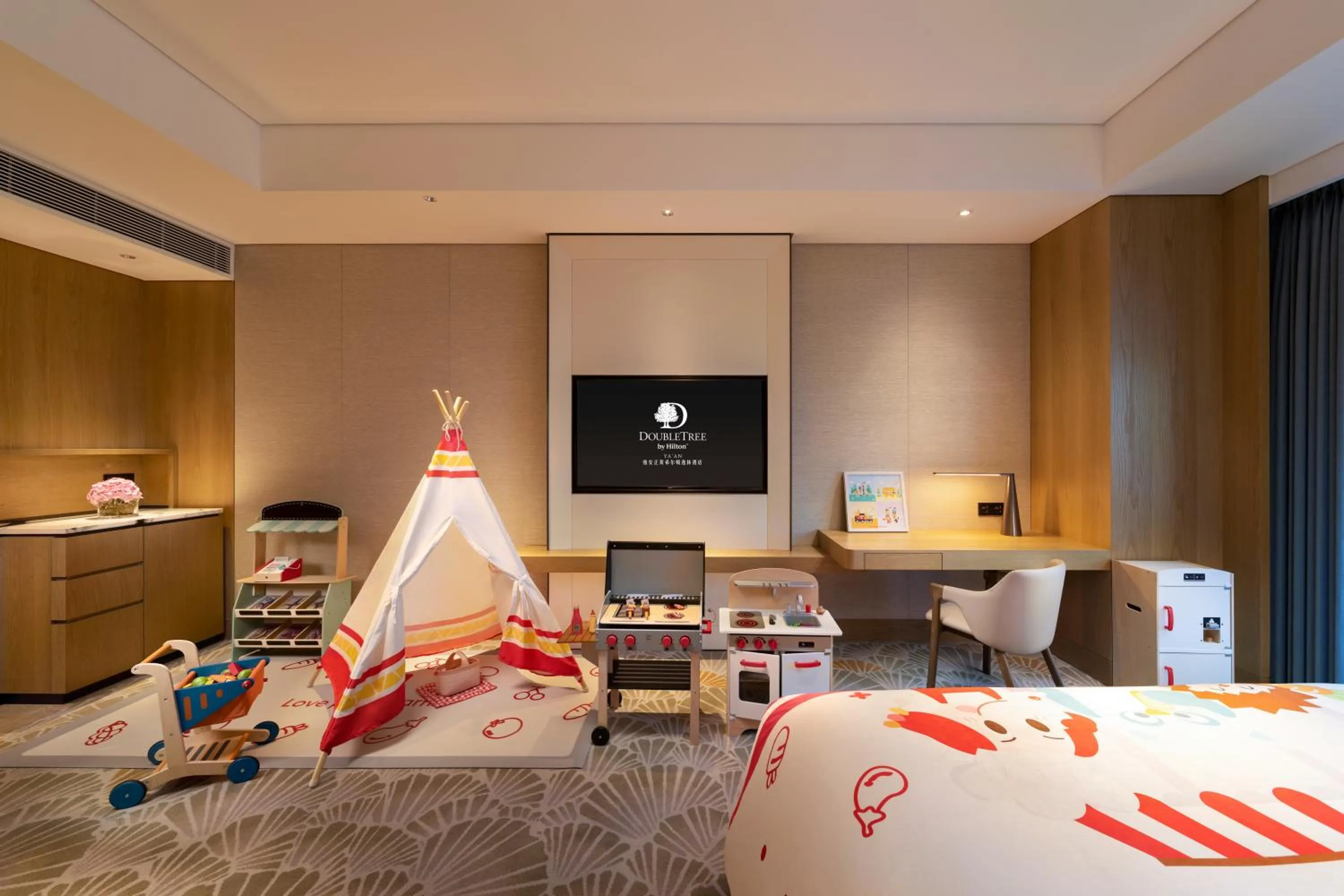 Photo of the whole room, Bed in DoubleTree By Hilton Ya'An