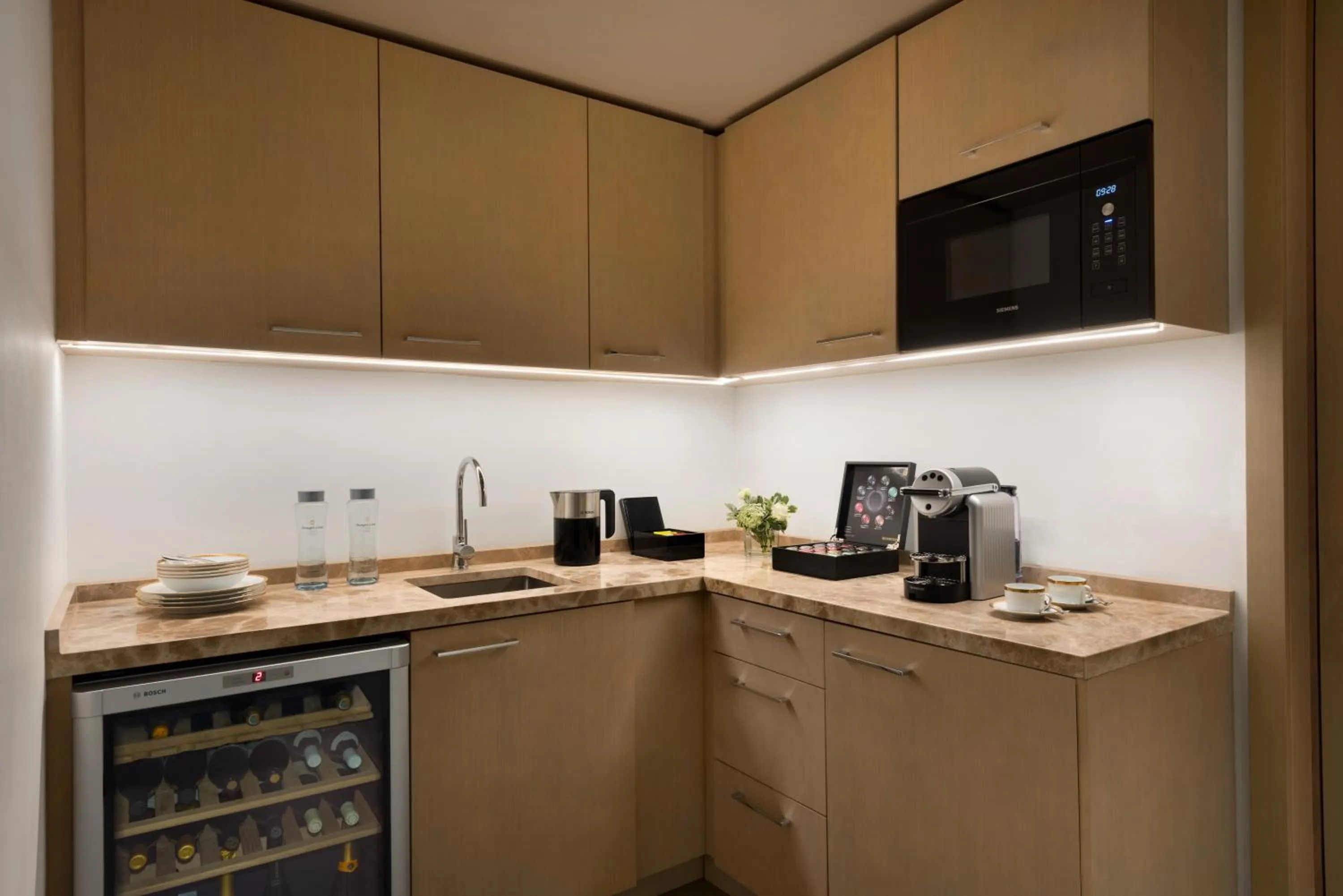 Kitchen or kitchenette in Shangri-La The Shard, London