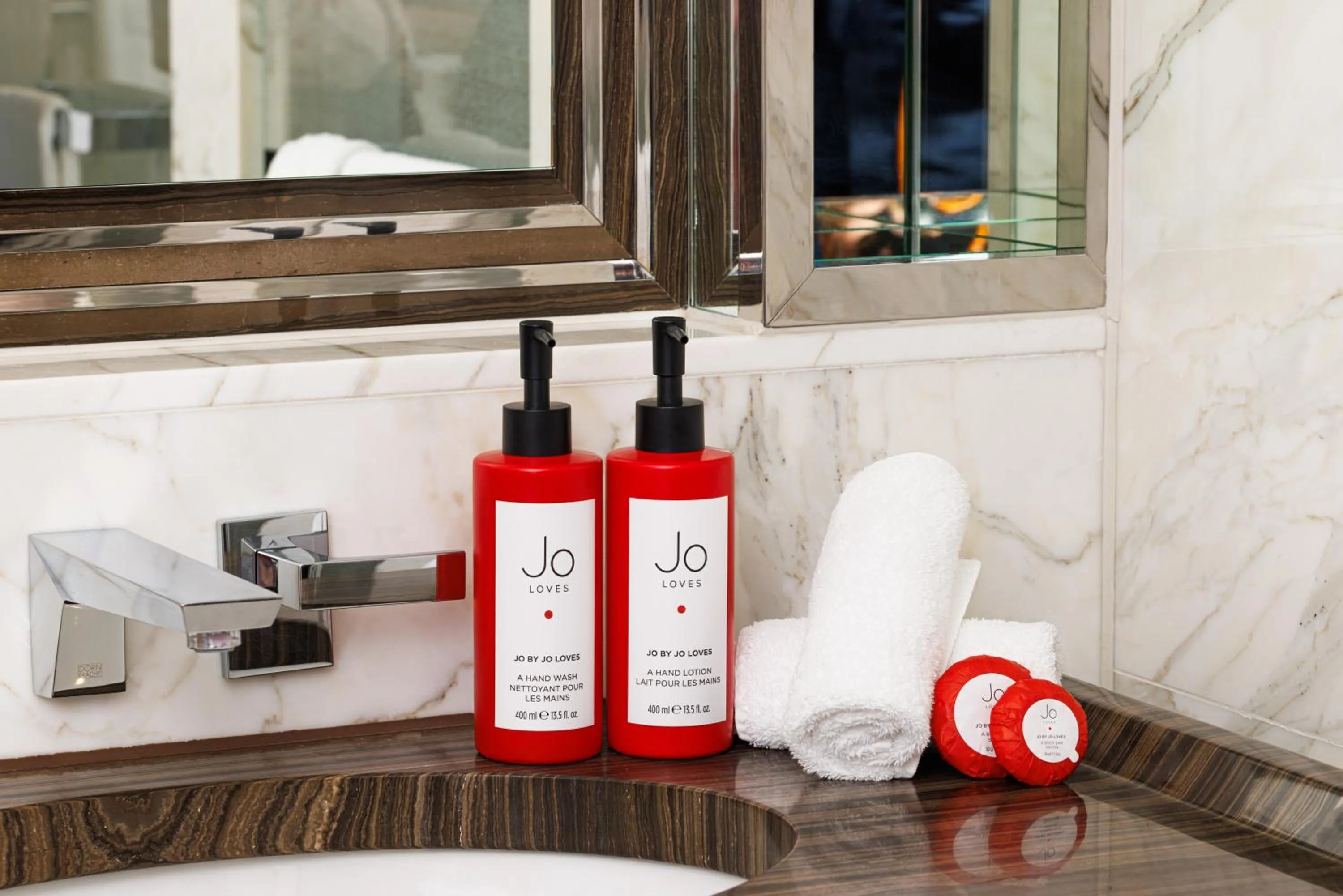 Bathroom in Shangri-La The Shard, London