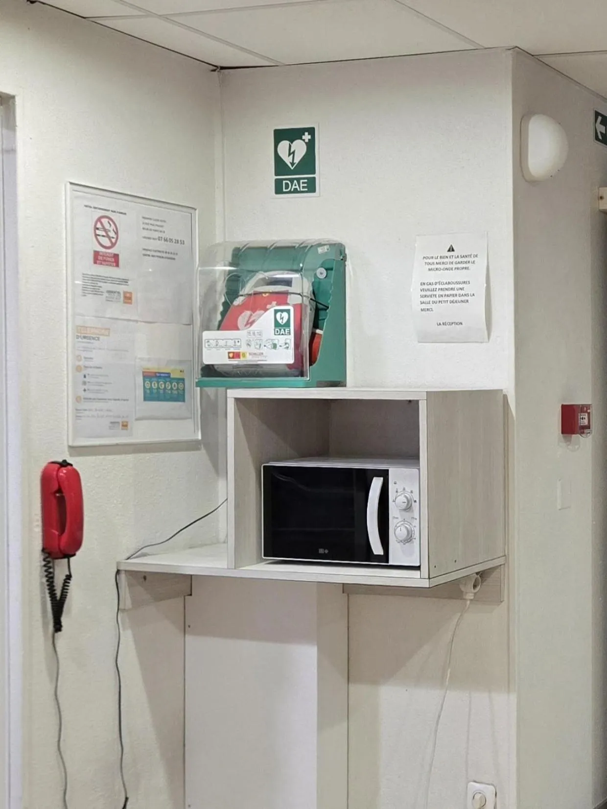 microwave in PREMIERE CLASSE ANGERS SUD Louvre Hotels group