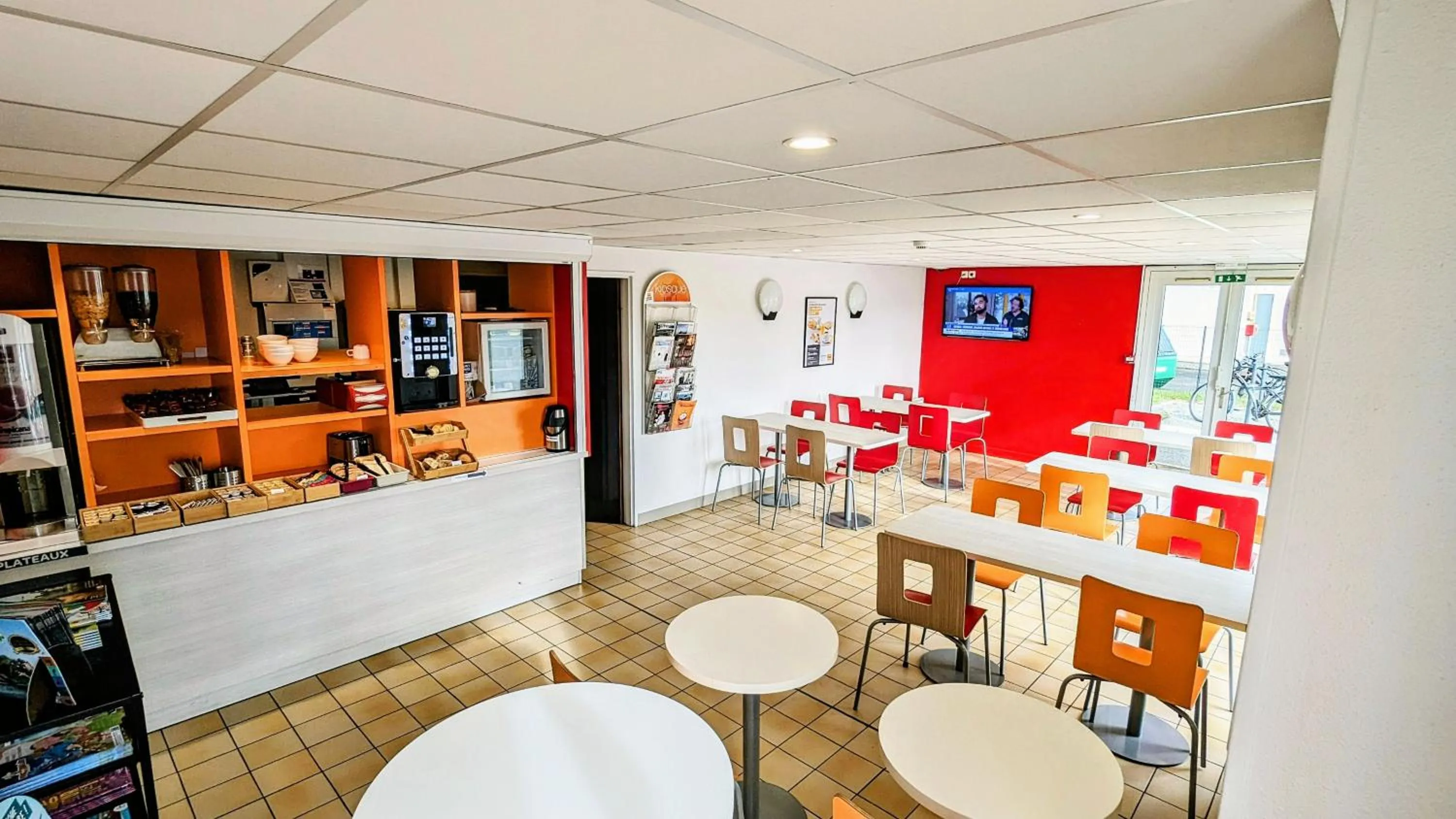 Breakfast in PREMIERE CLASSE ANGERS SUD Louvre Hotels group