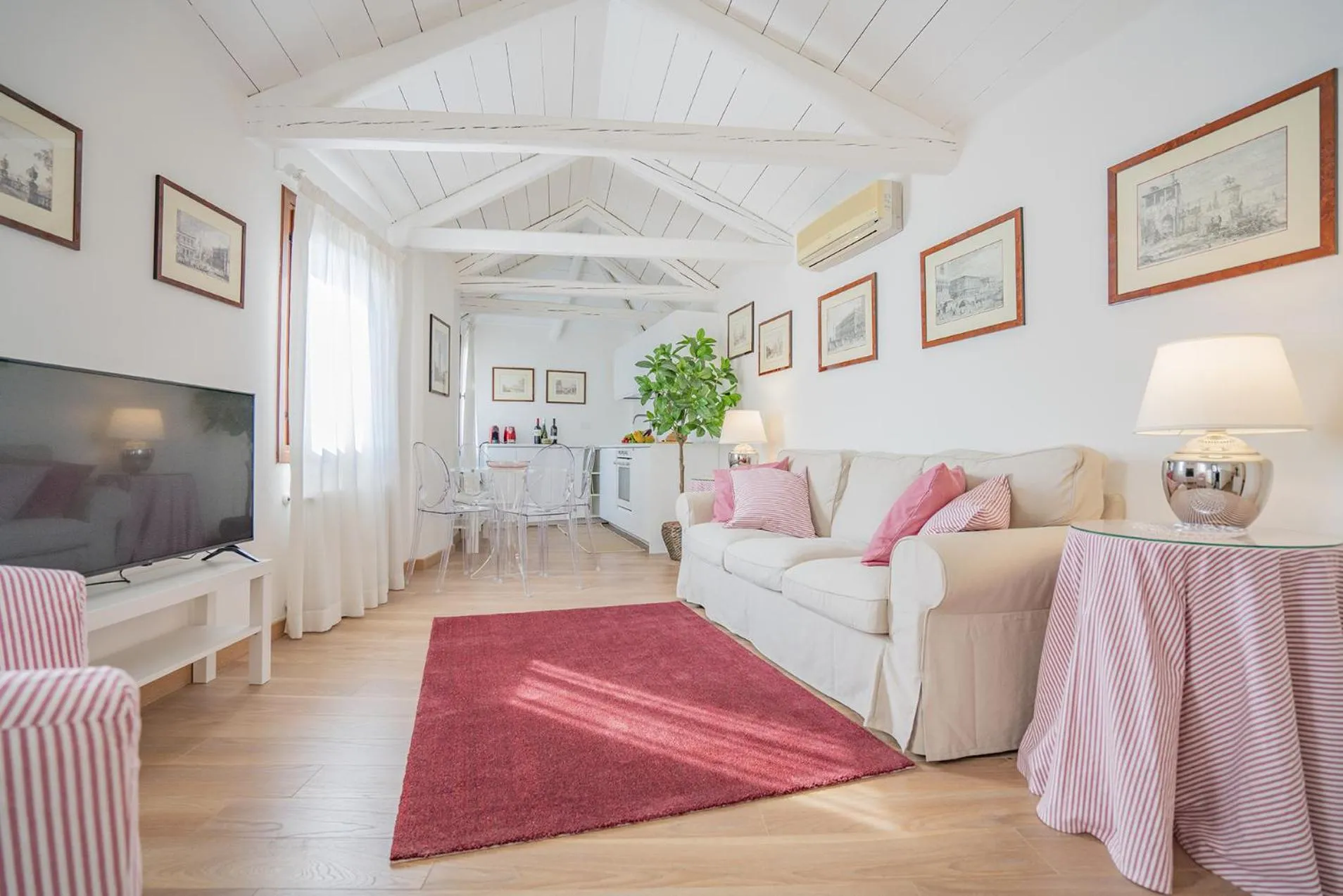 Living room in Ca' Dei Musicanti 3 Few Steps from Rialto Bridge!