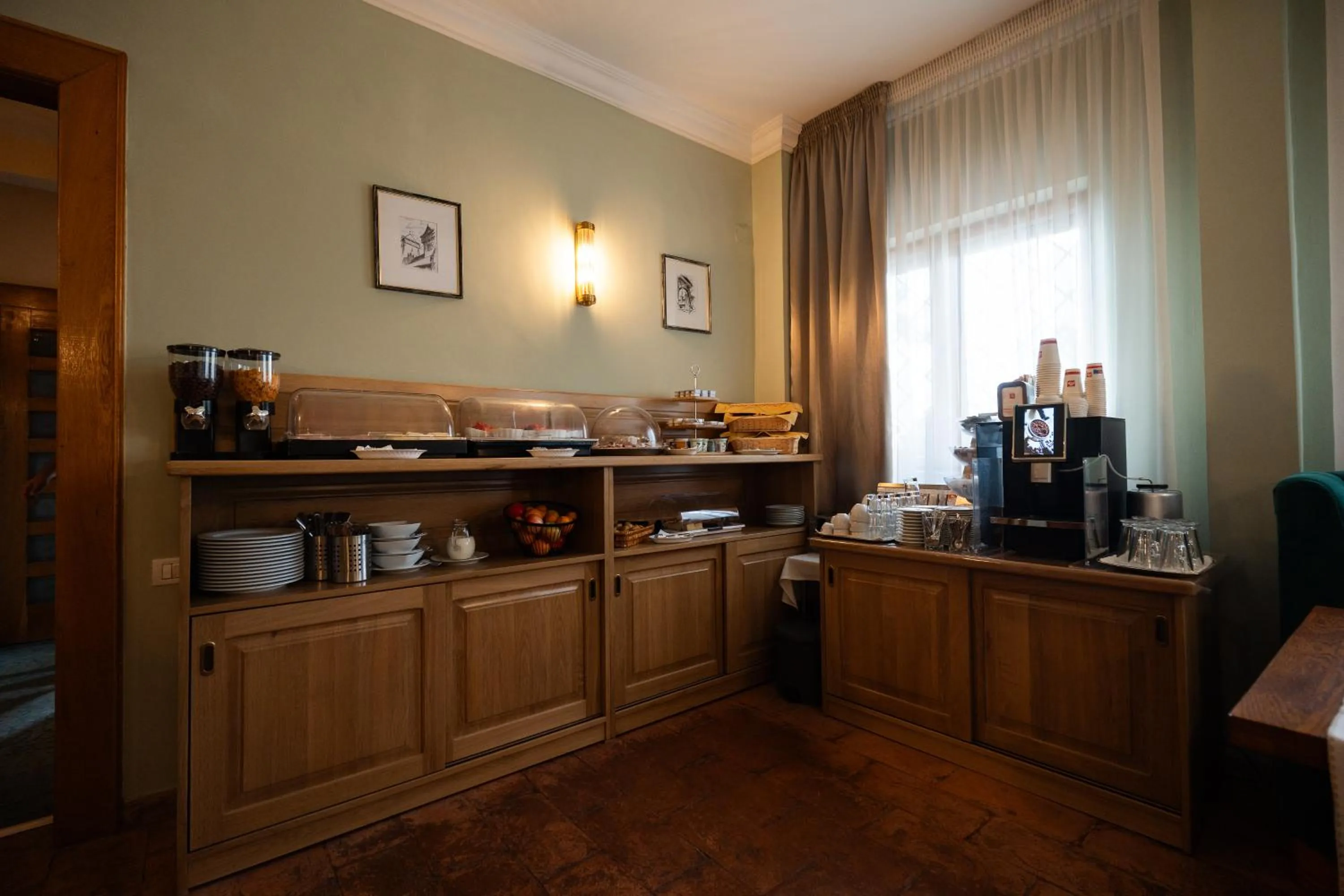 Restaurant/places to eat in Pensiunea Casa Cranta