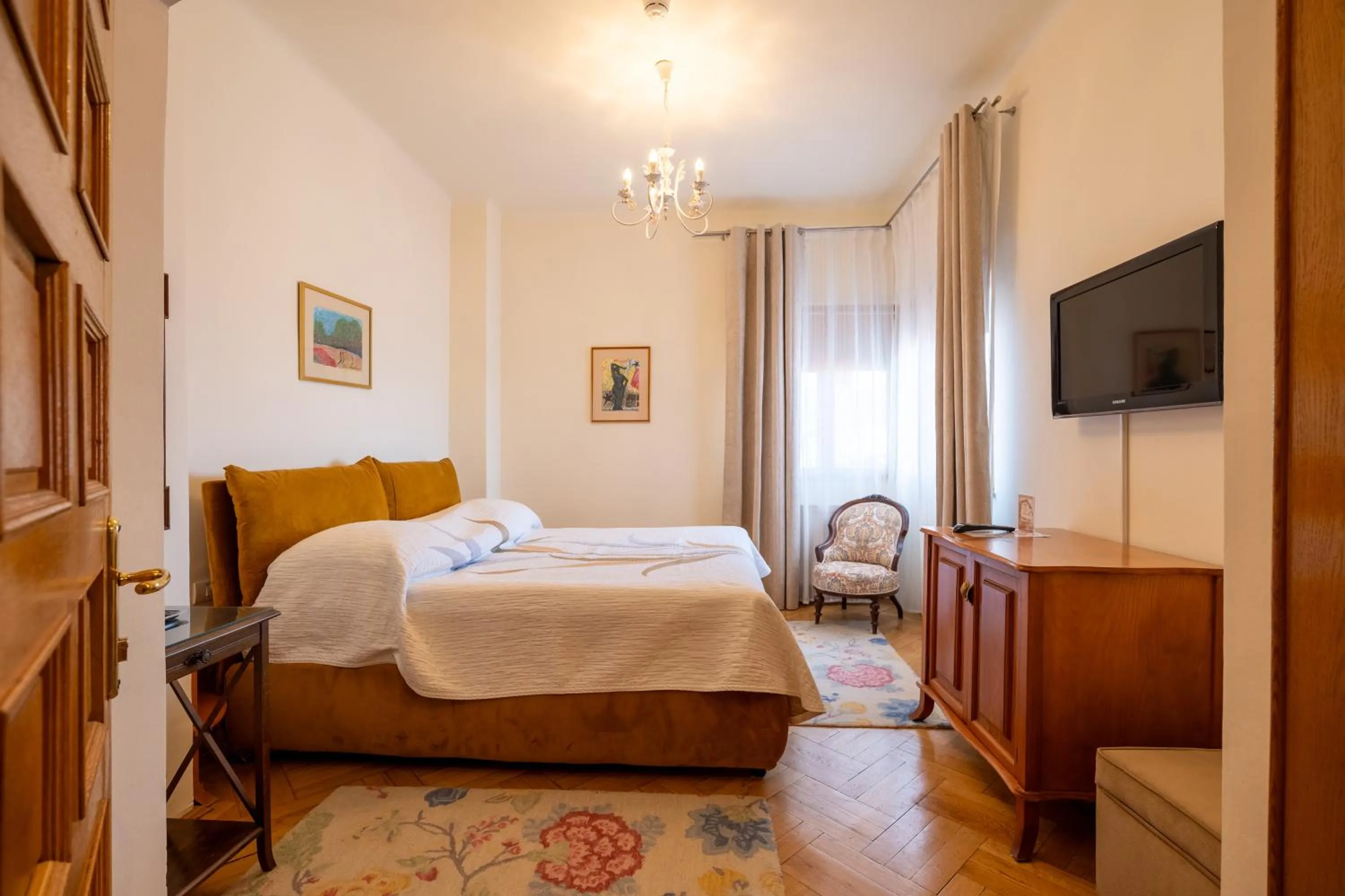 Bed in Pensiunea Casa Cranta