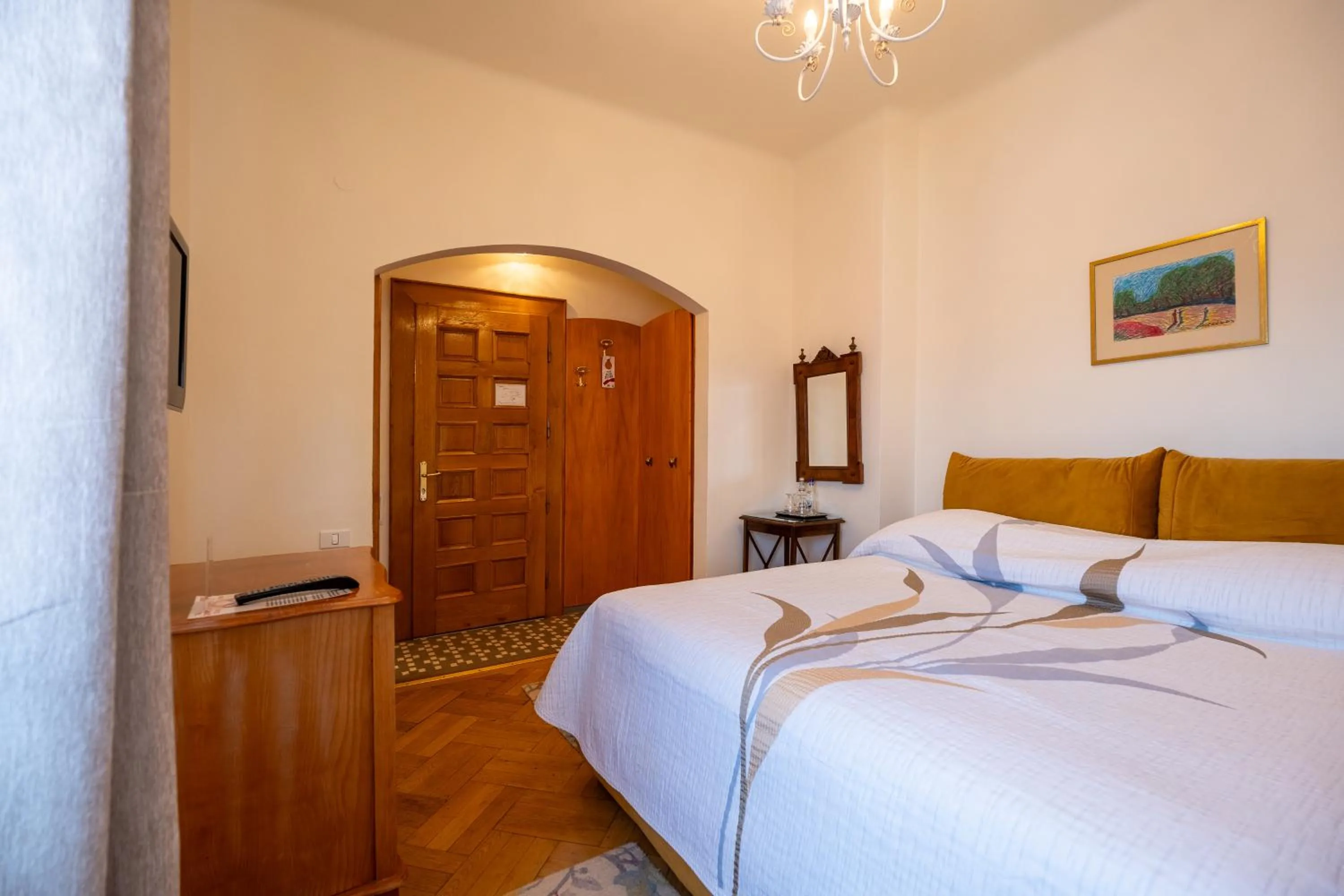 Bed in Pensiunea Casa Cranta