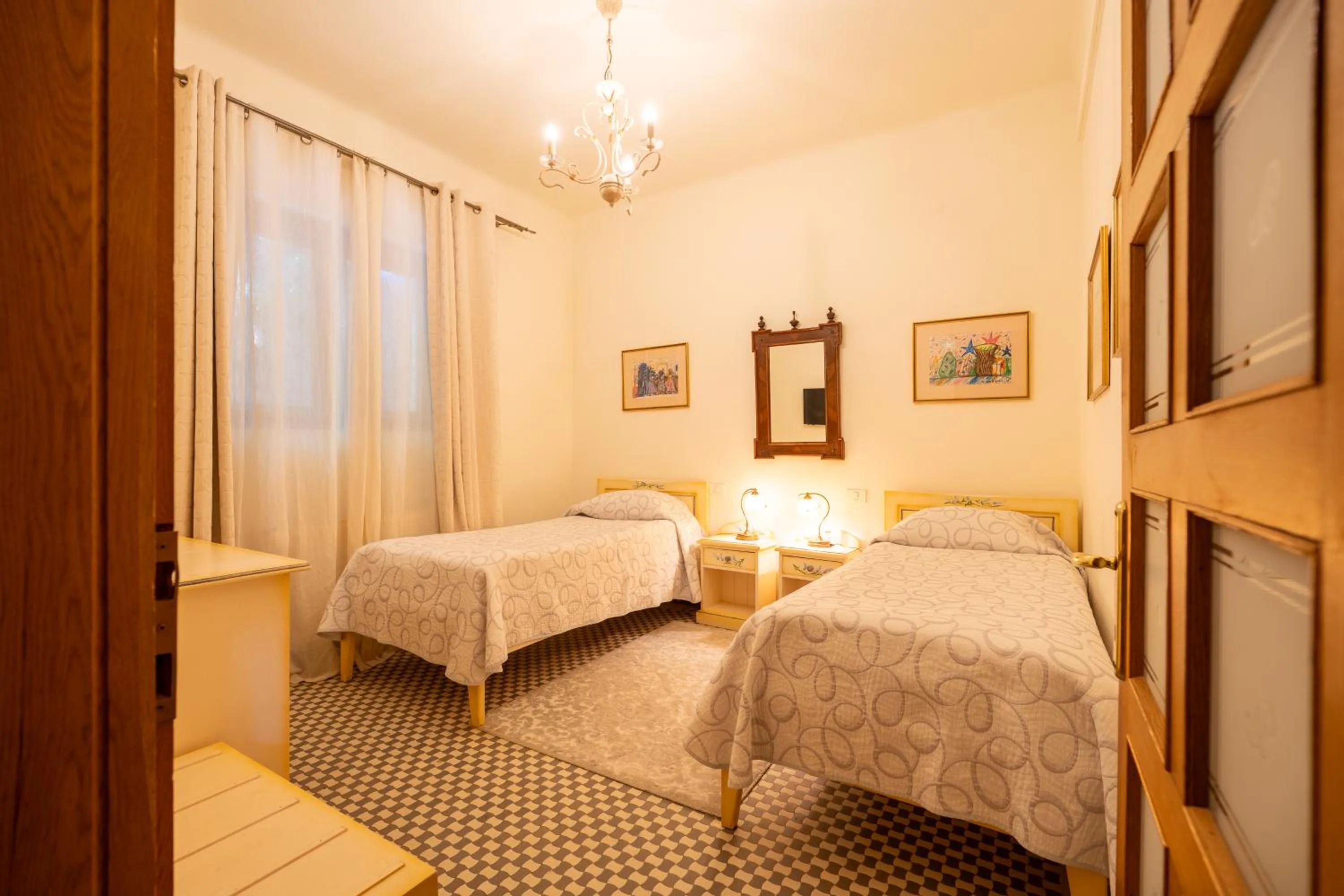 Bed in Pensiunea Casa Cranta