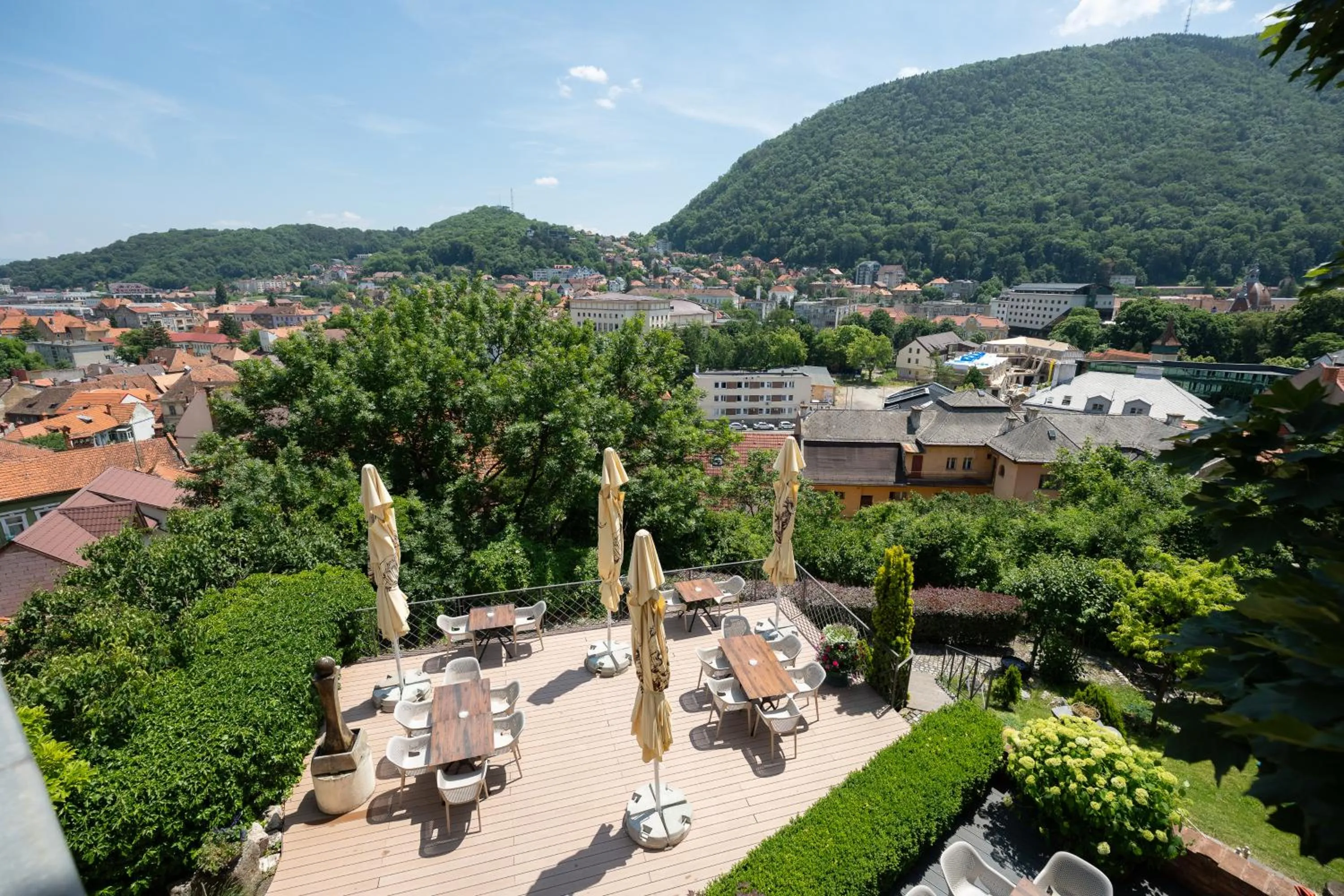 Property building in Pensiunea Casa Cranta