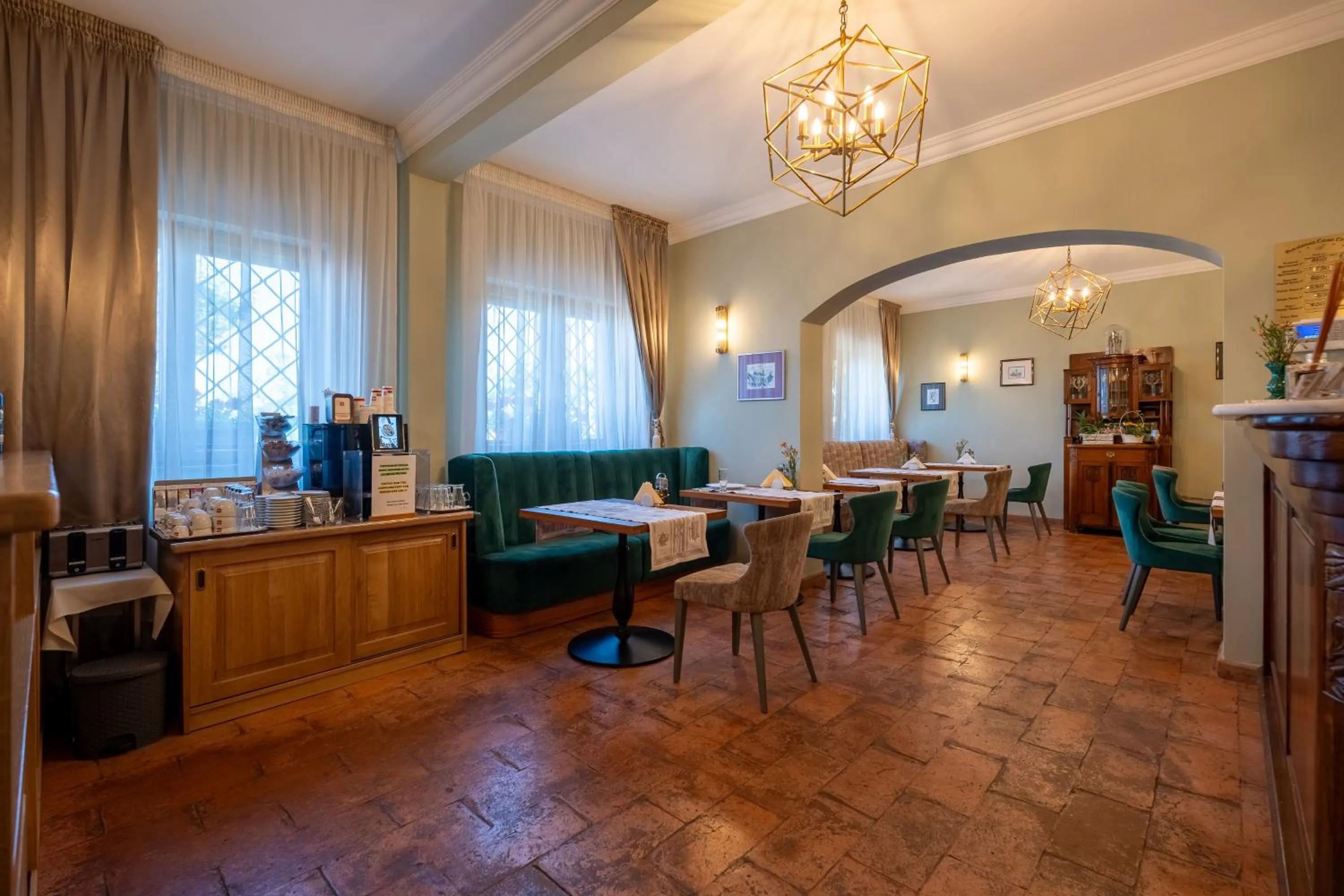 Restaurant/places to eat in Pensiunea Casa Cranta