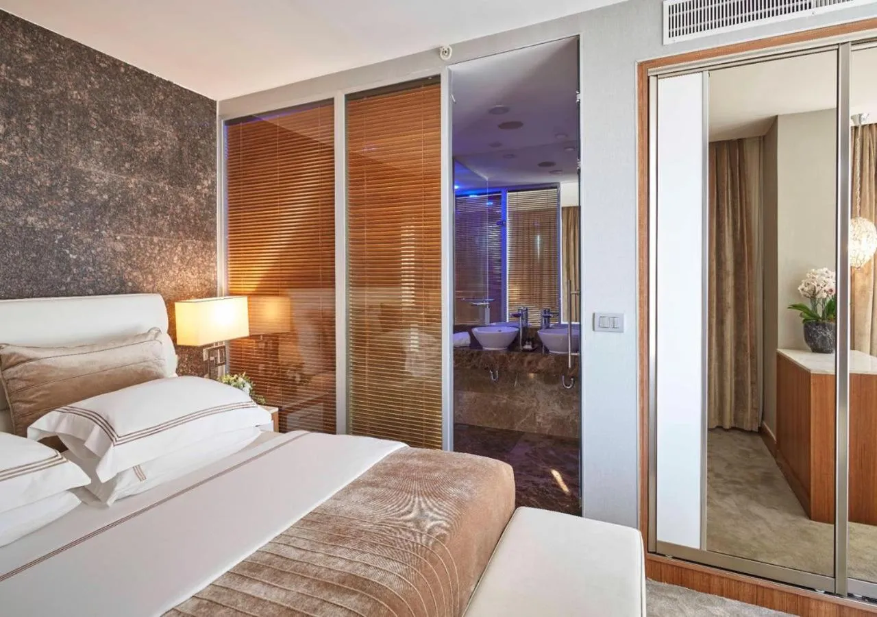 Bathroom, Bed in Richmond Istanbul