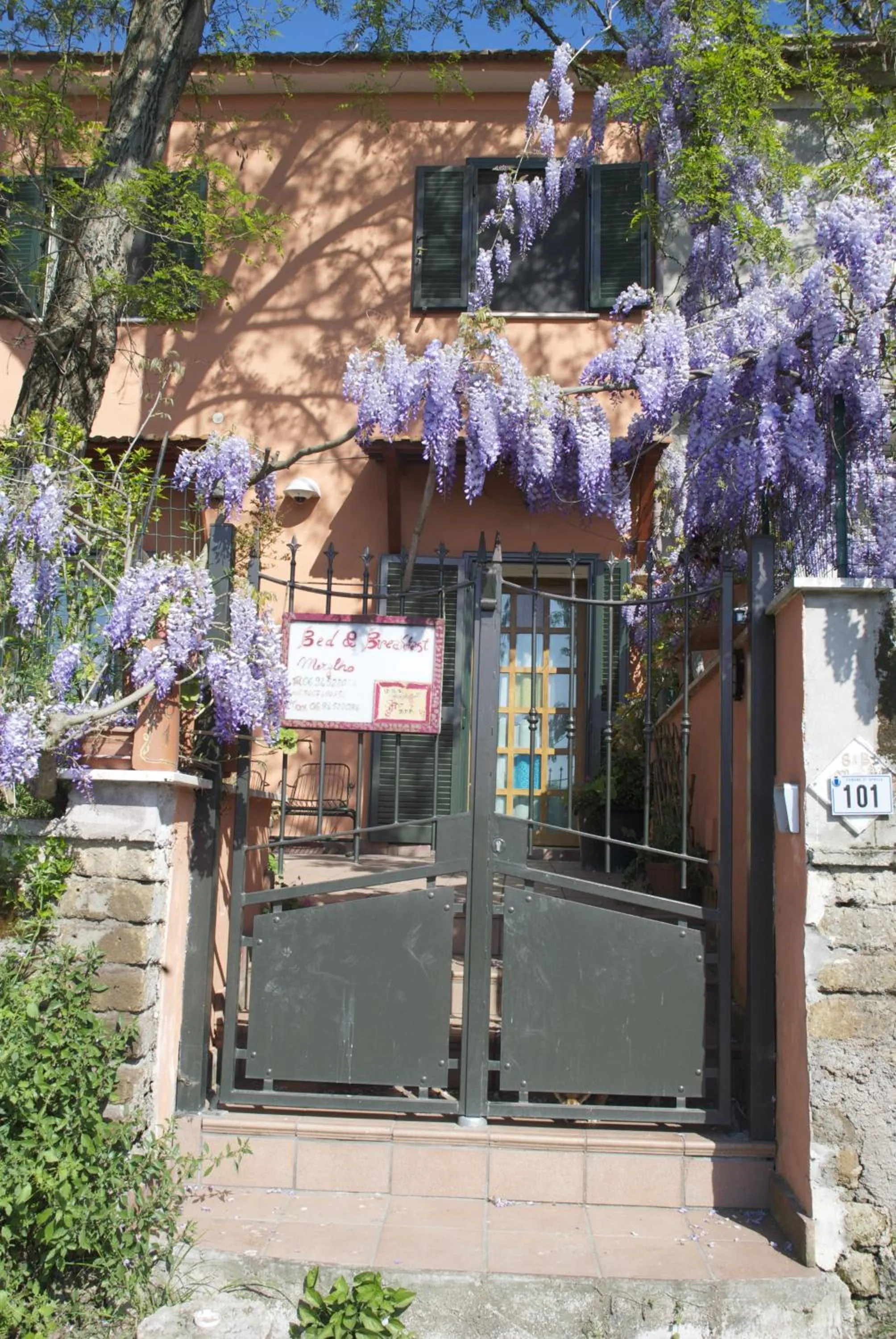 Facade/entrance in B&B Mery Lho