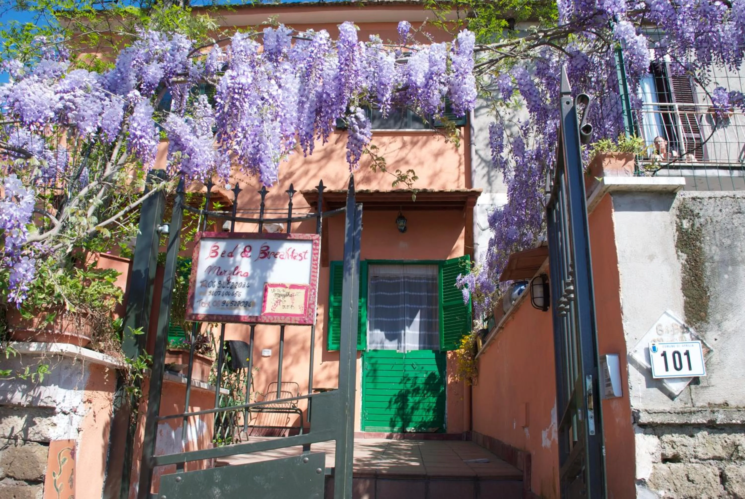 Facade/entrance in B&B Mery Lho
