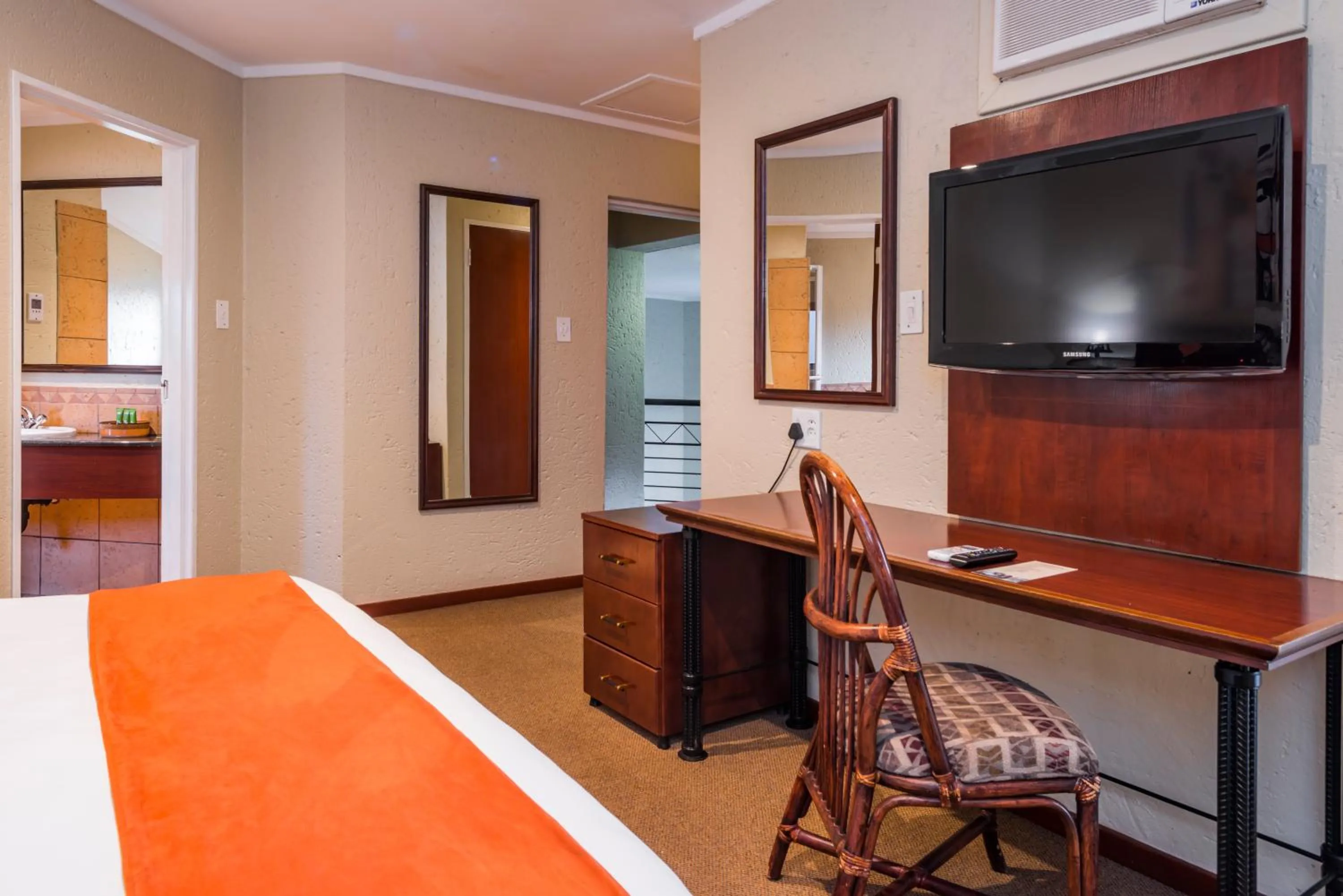 TV and multimedia, Bed in aha Kopanong Hotel & Conference Centre