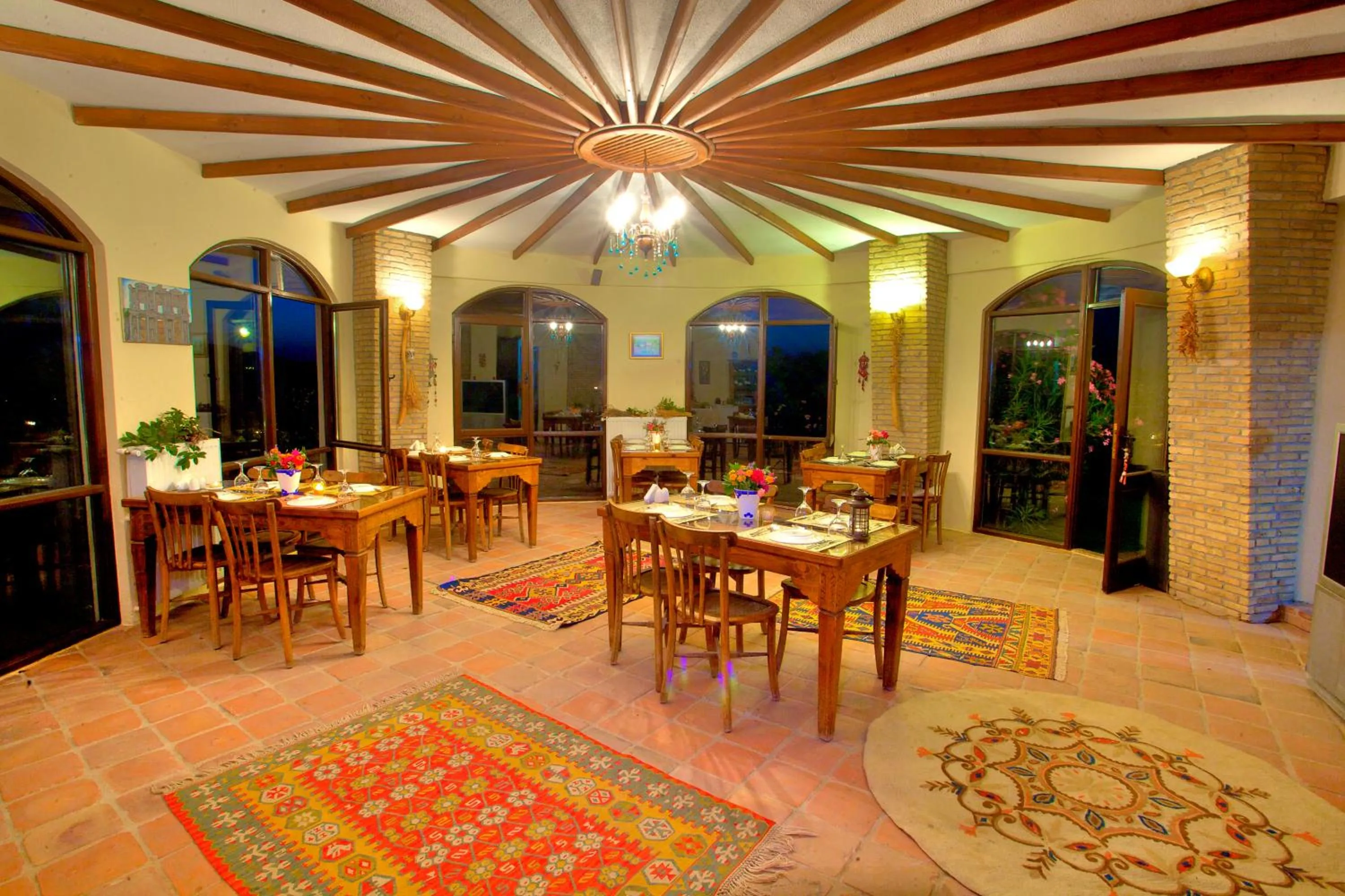 Restaurant/places to eat in Efes Butik Otel