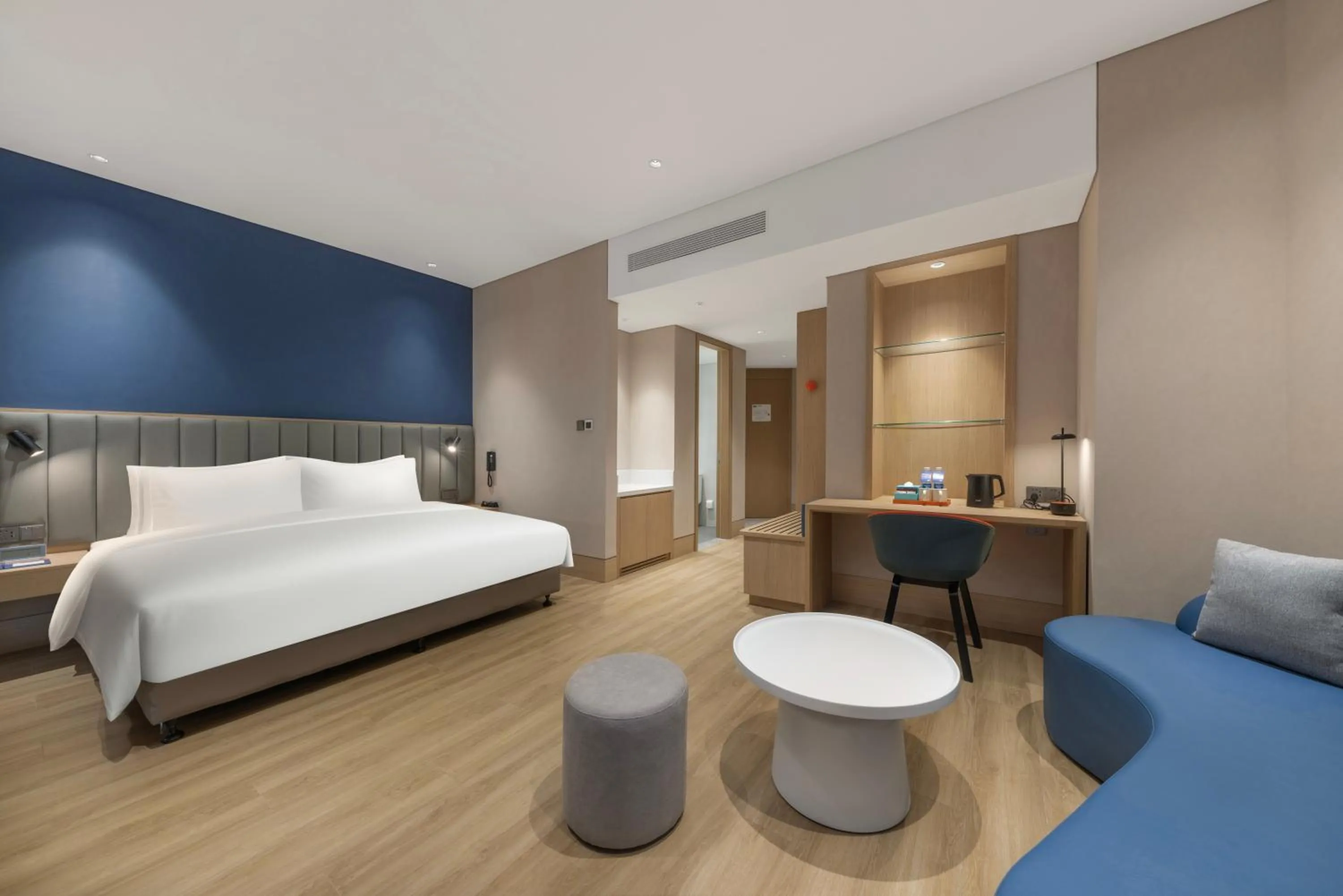 Bed in Holiday Inn Express Changchun Ecological Square, an IHG Hotel