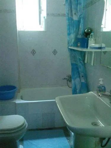 Bathroom in Roma Prince Inn accommodation