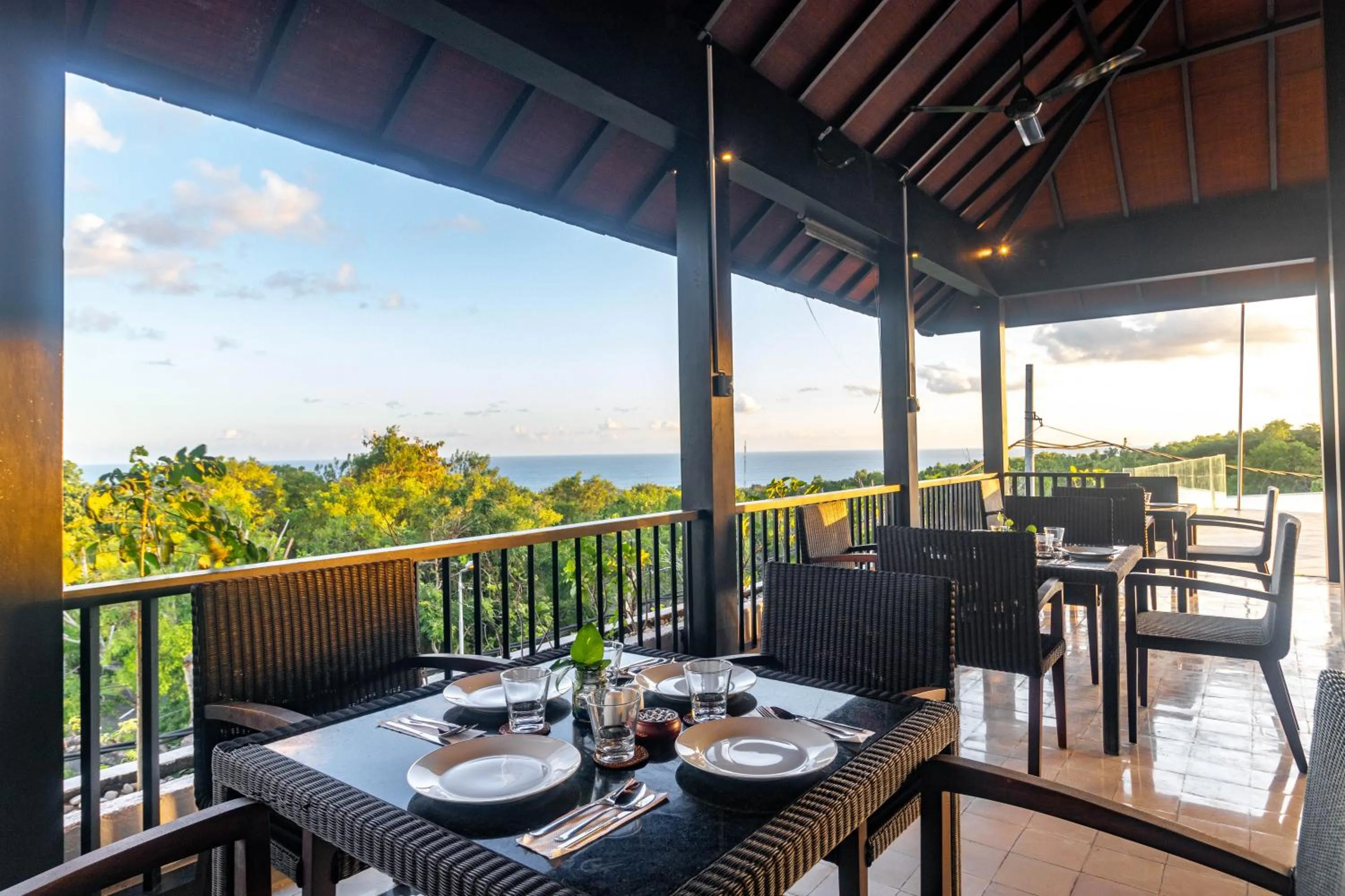 Restaurant/places to eat in Surya Melasti Beach Villa