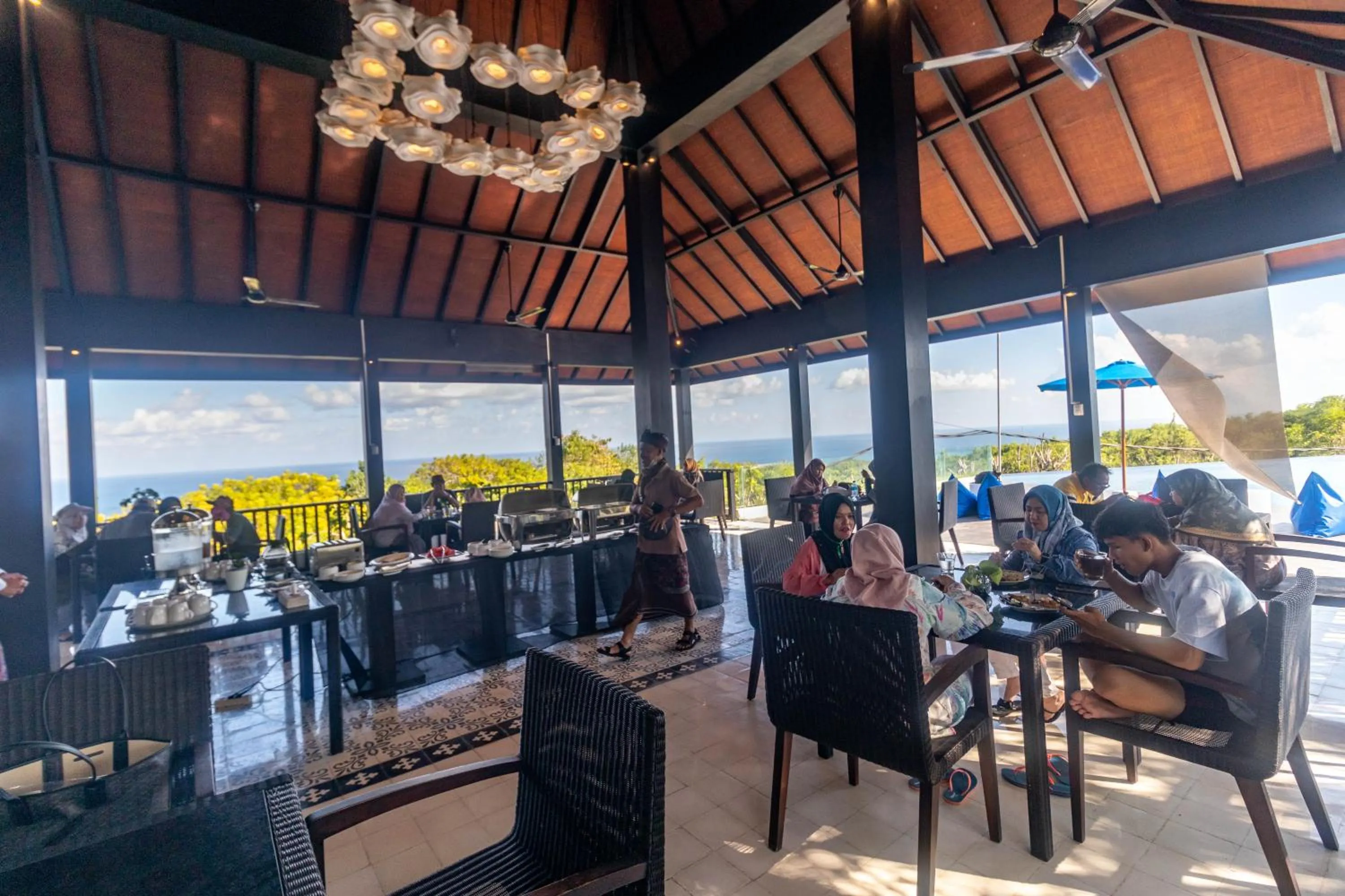 Restaurant/places to eat in Surya Melasti Beach Villa