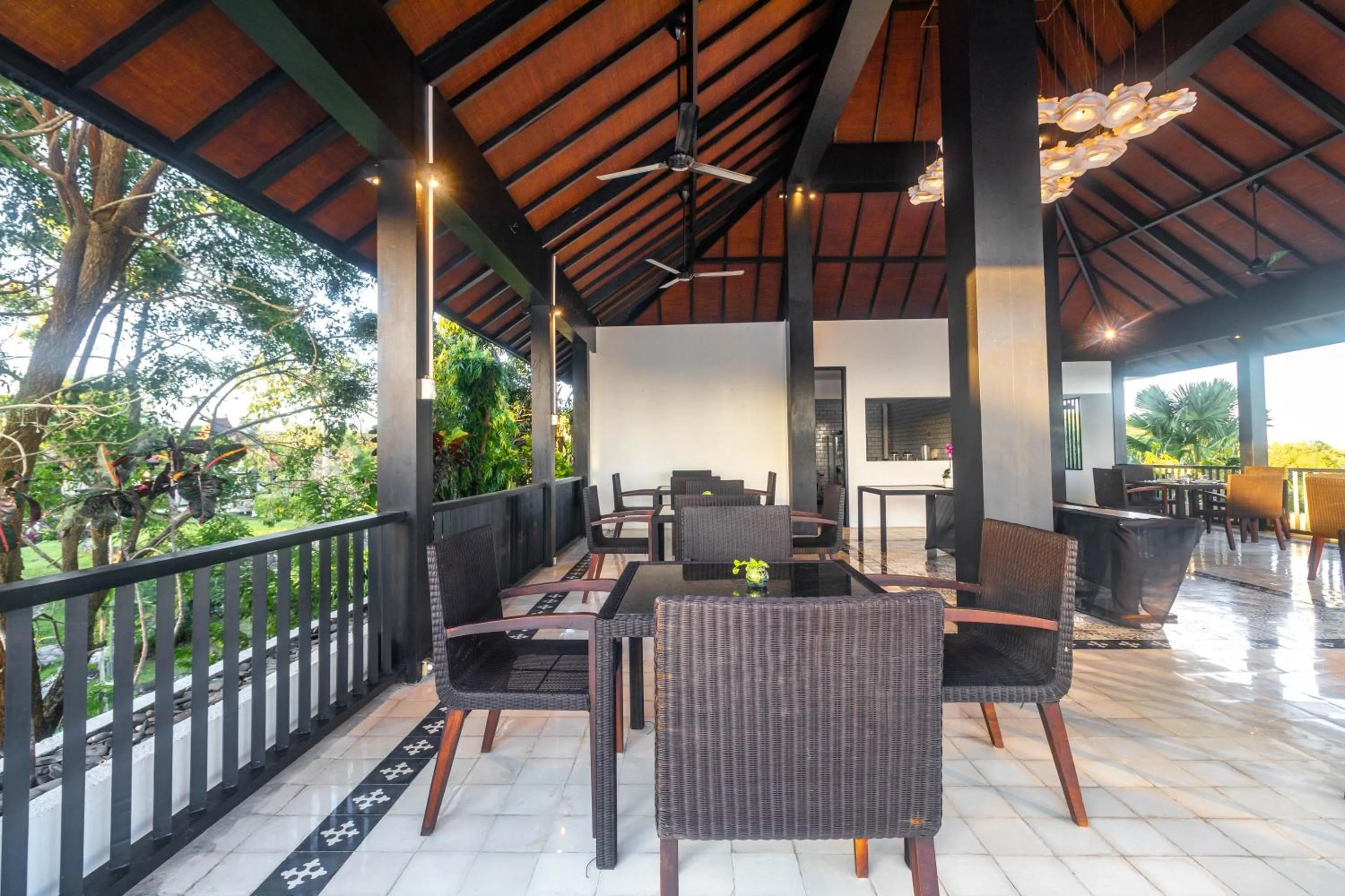 Restaurant/places to eat in Surya Melasti Beach Villa