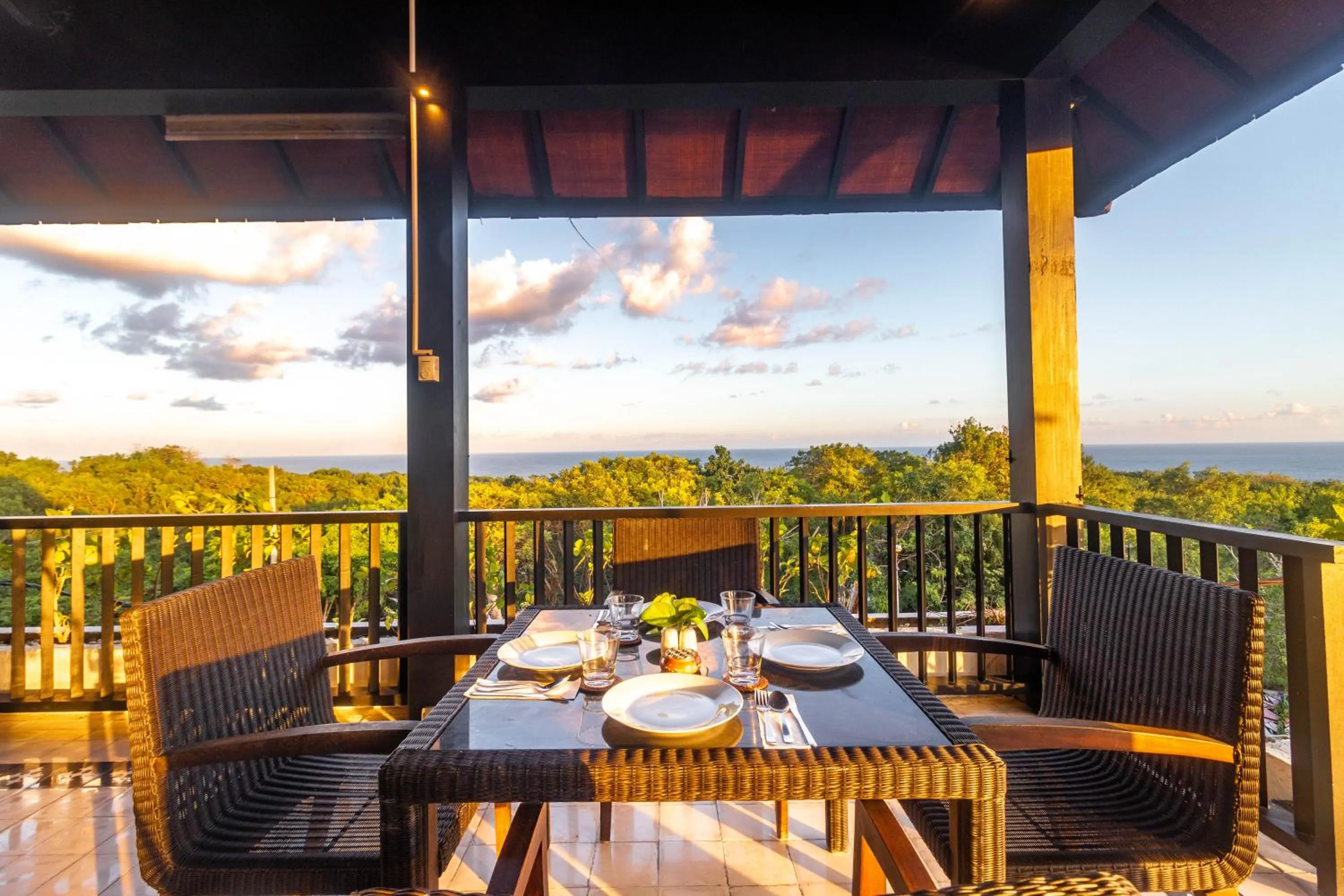 Restaurant/places to eat in Surya Melasti Beach Villa