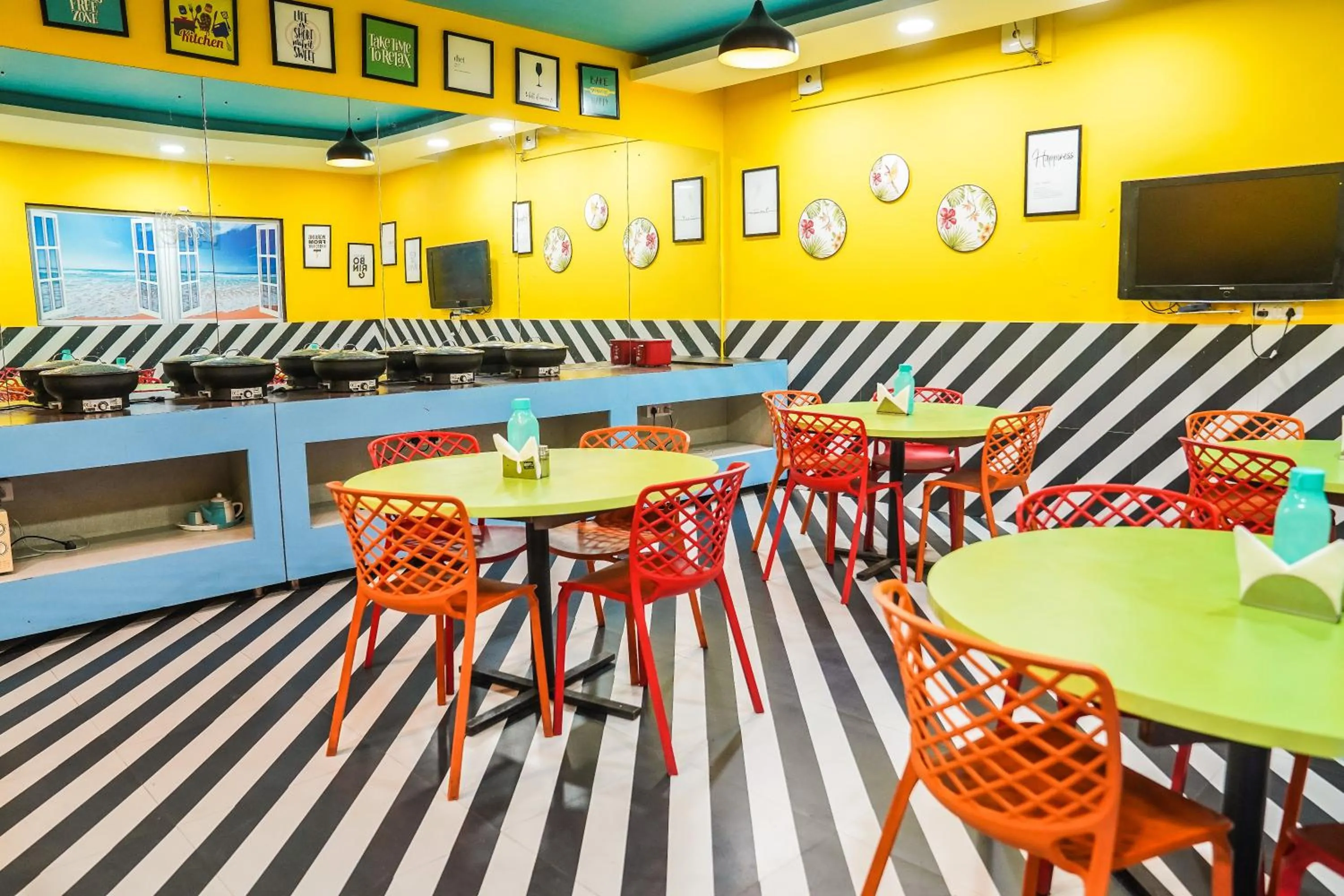 Restaurant/places to eat in Asian Suites IFFCO Metro Station Gurugram