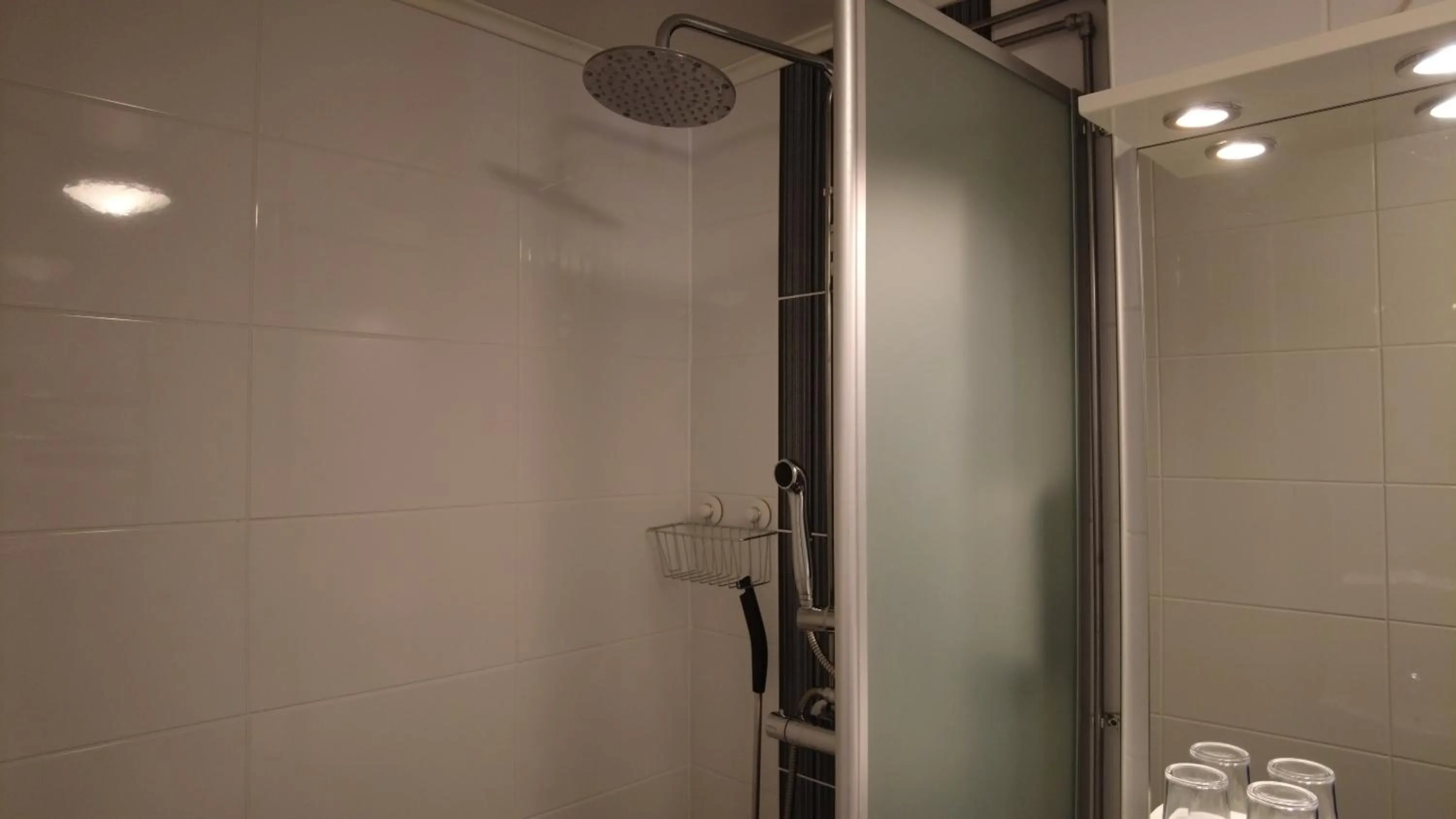 Shower in Lapin Satu