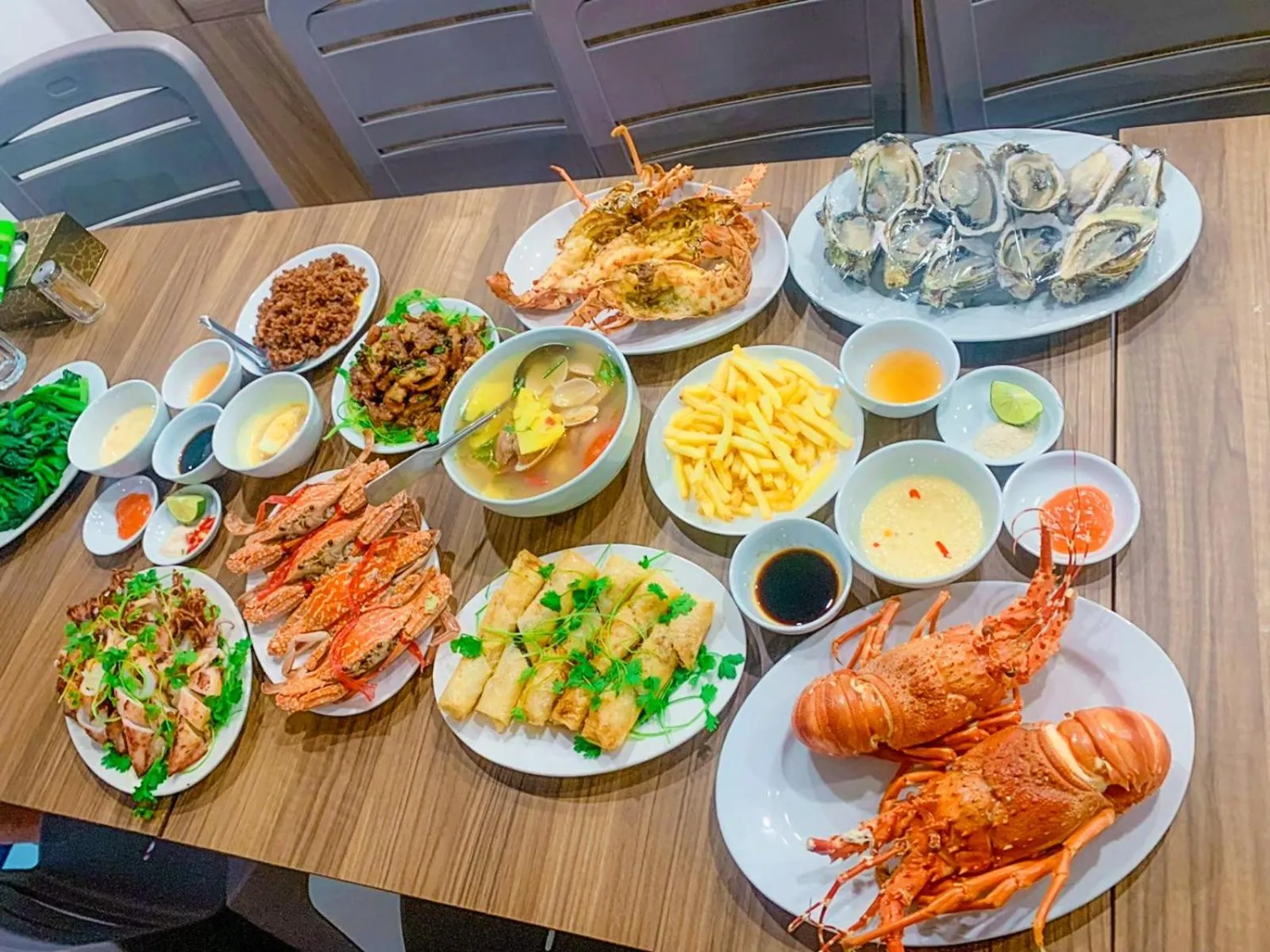 Food and drinks in Bai Chay Panda Hotel