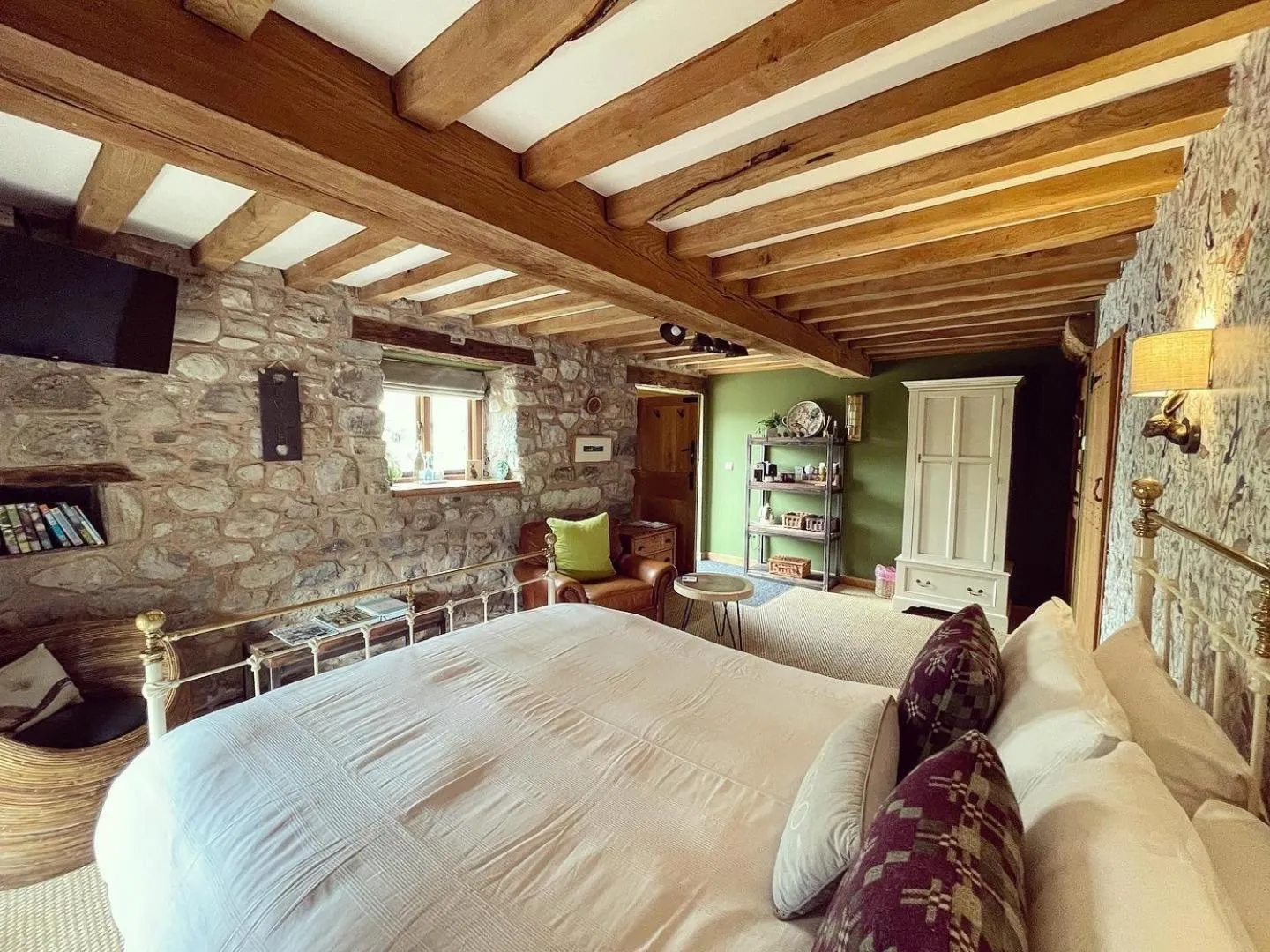 Living room, Bed in The Cowshed