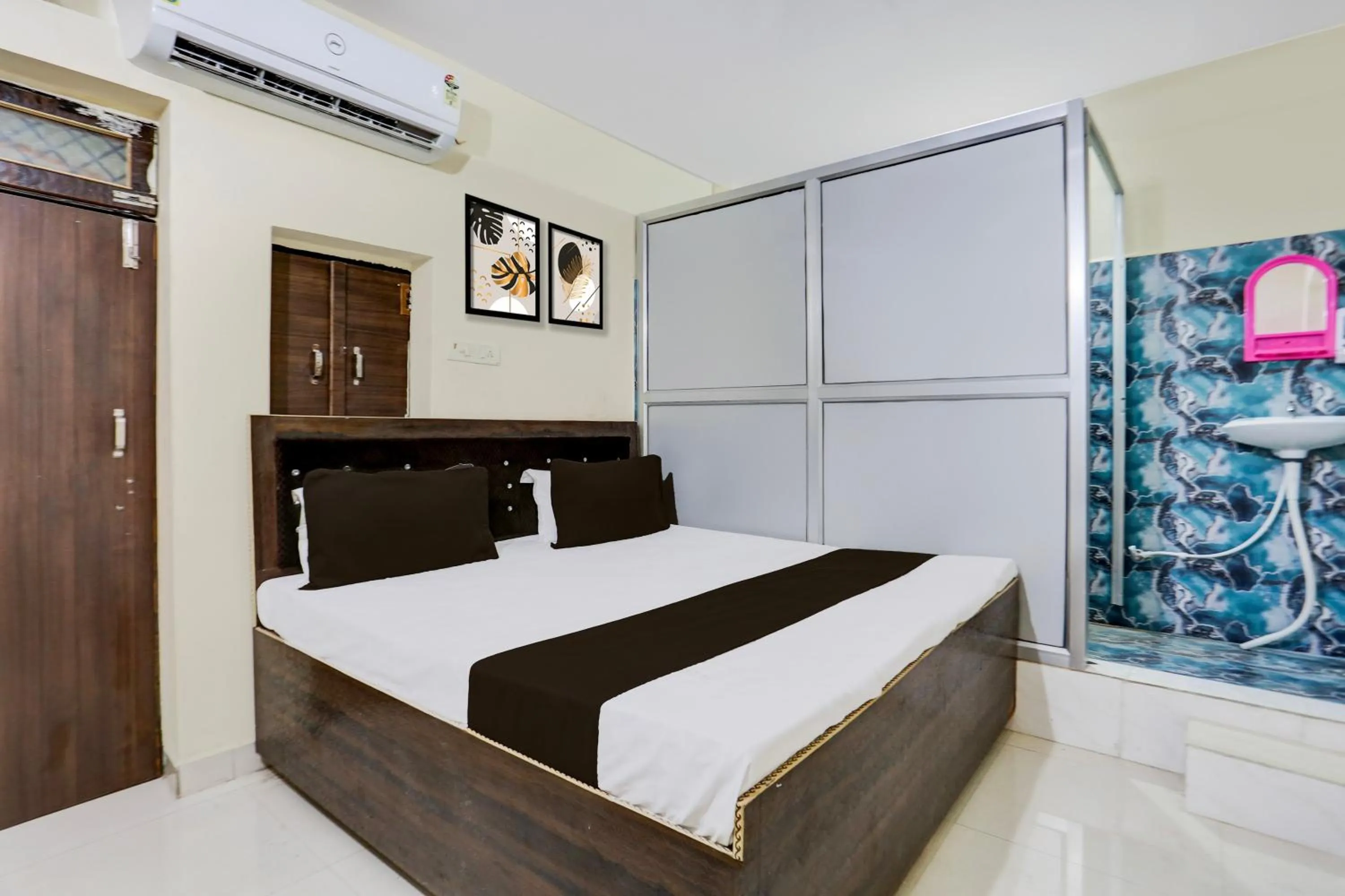 Bedroom in Hotel O SHRI DURGA HOTEL