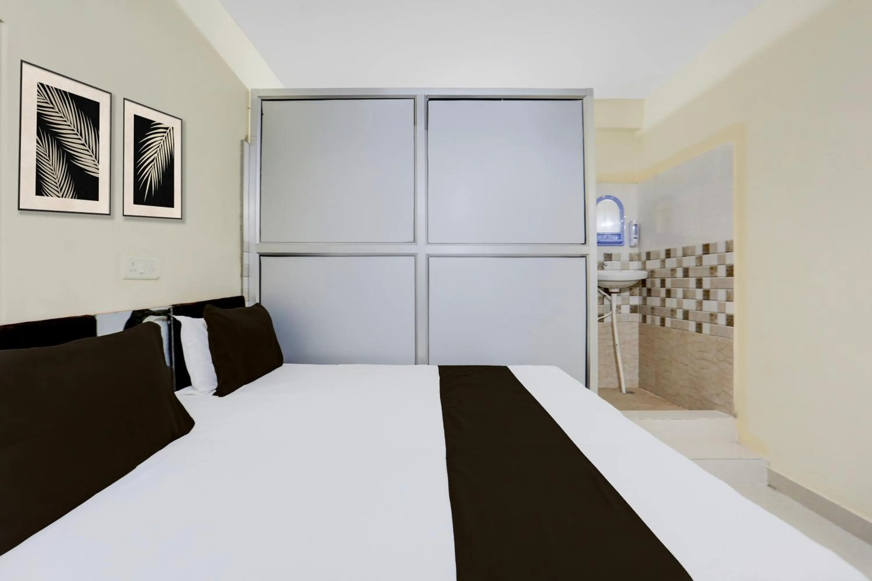 Bedroom in Hotel O SHRI DURGA HOTEL