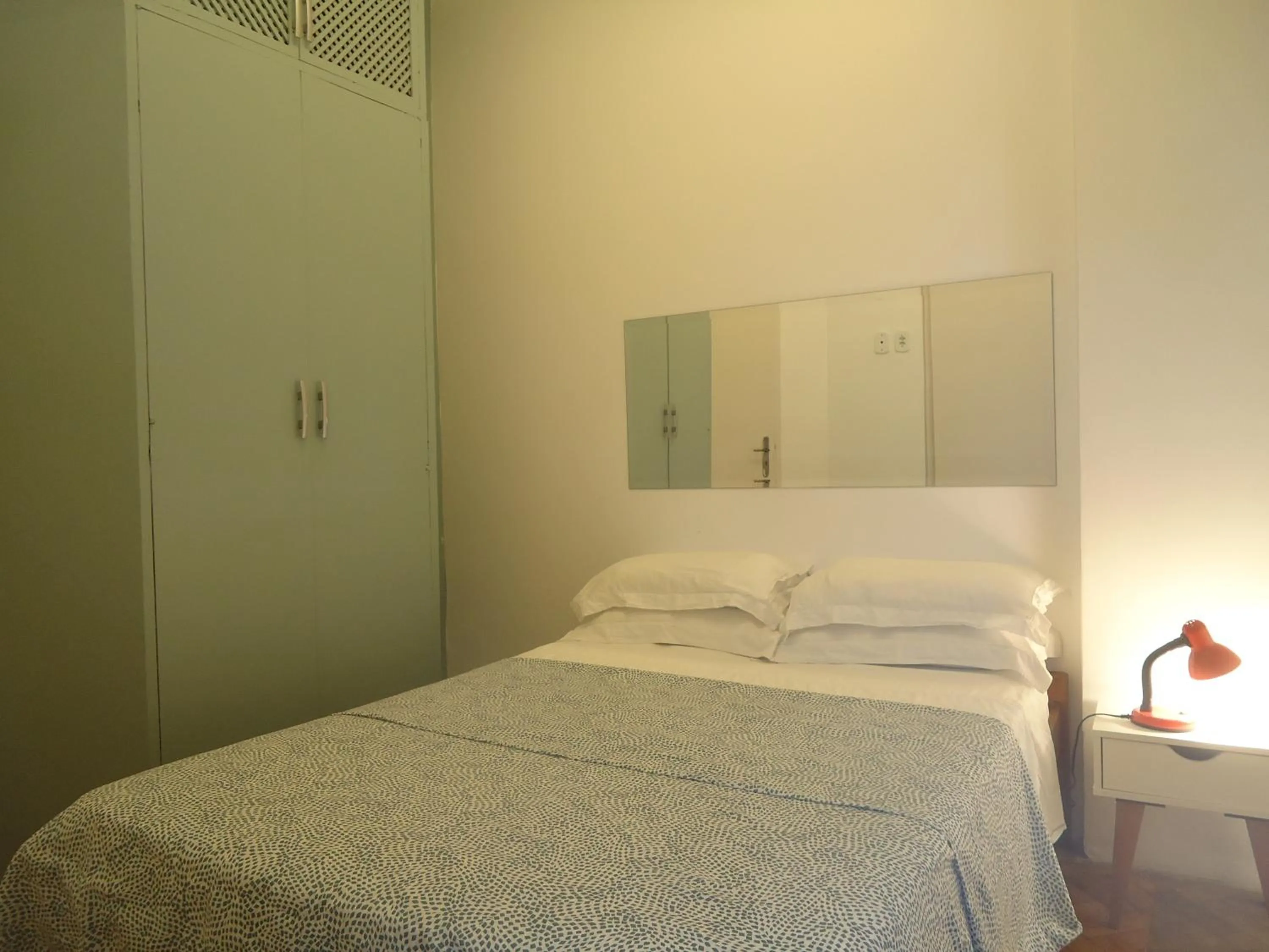 Photo of the whole room, Bed in Copacabana 3 quartos ar cond a 2 qds da praia