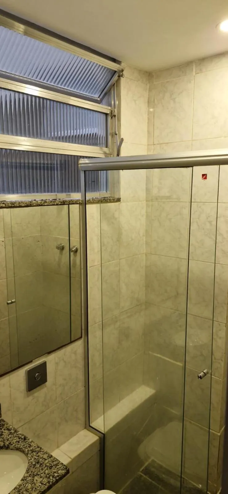 Bathroom in Copacabana 3 quartos ar cond a 2 qds da praia