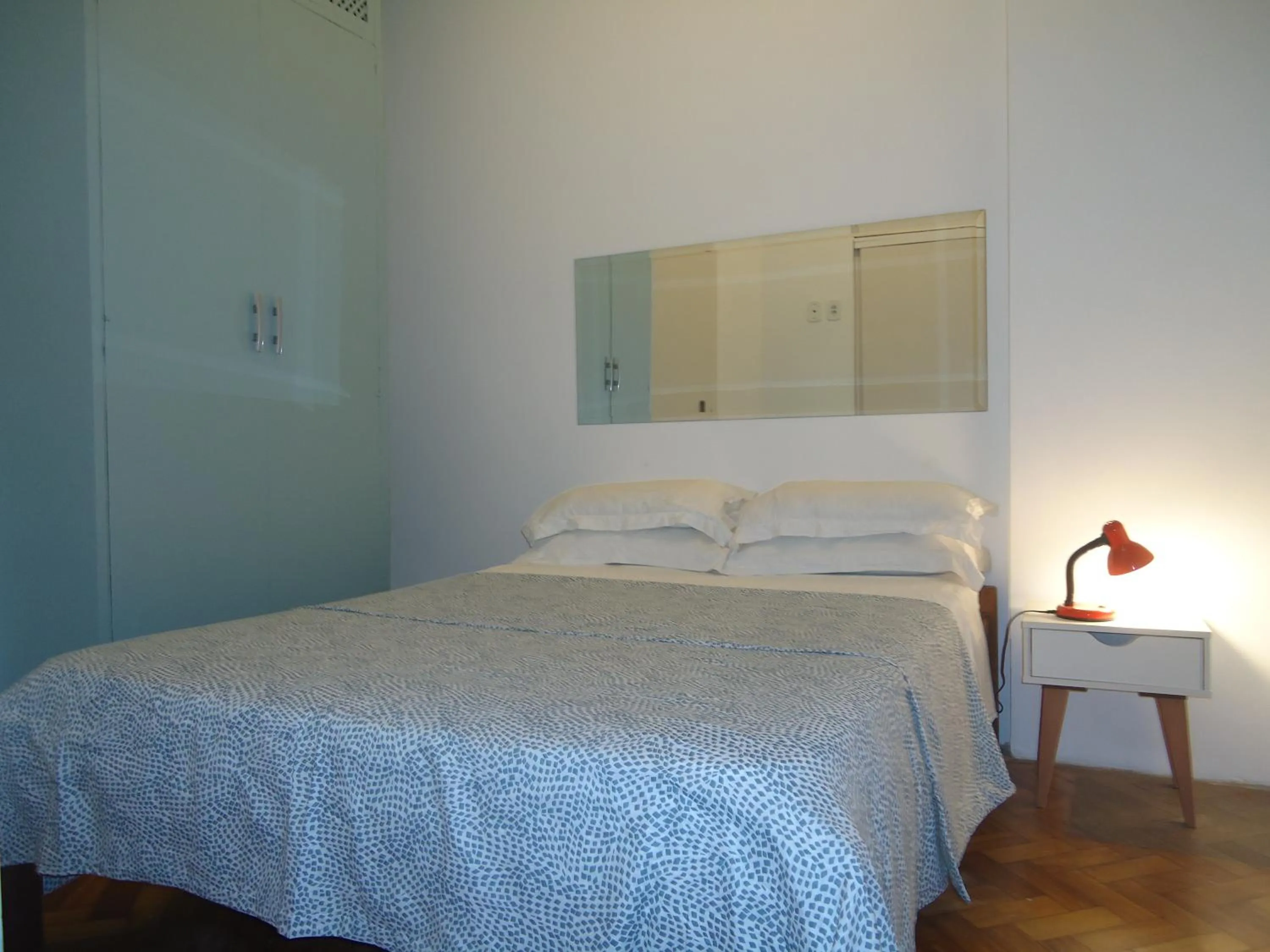 Photo of the whole room, Bed in Copacabana 3 quartos ar cond a 2 qds da praia