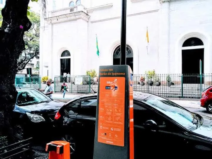 Cycling in Copacabana 3 quartos ar cond a 2 qds da praia